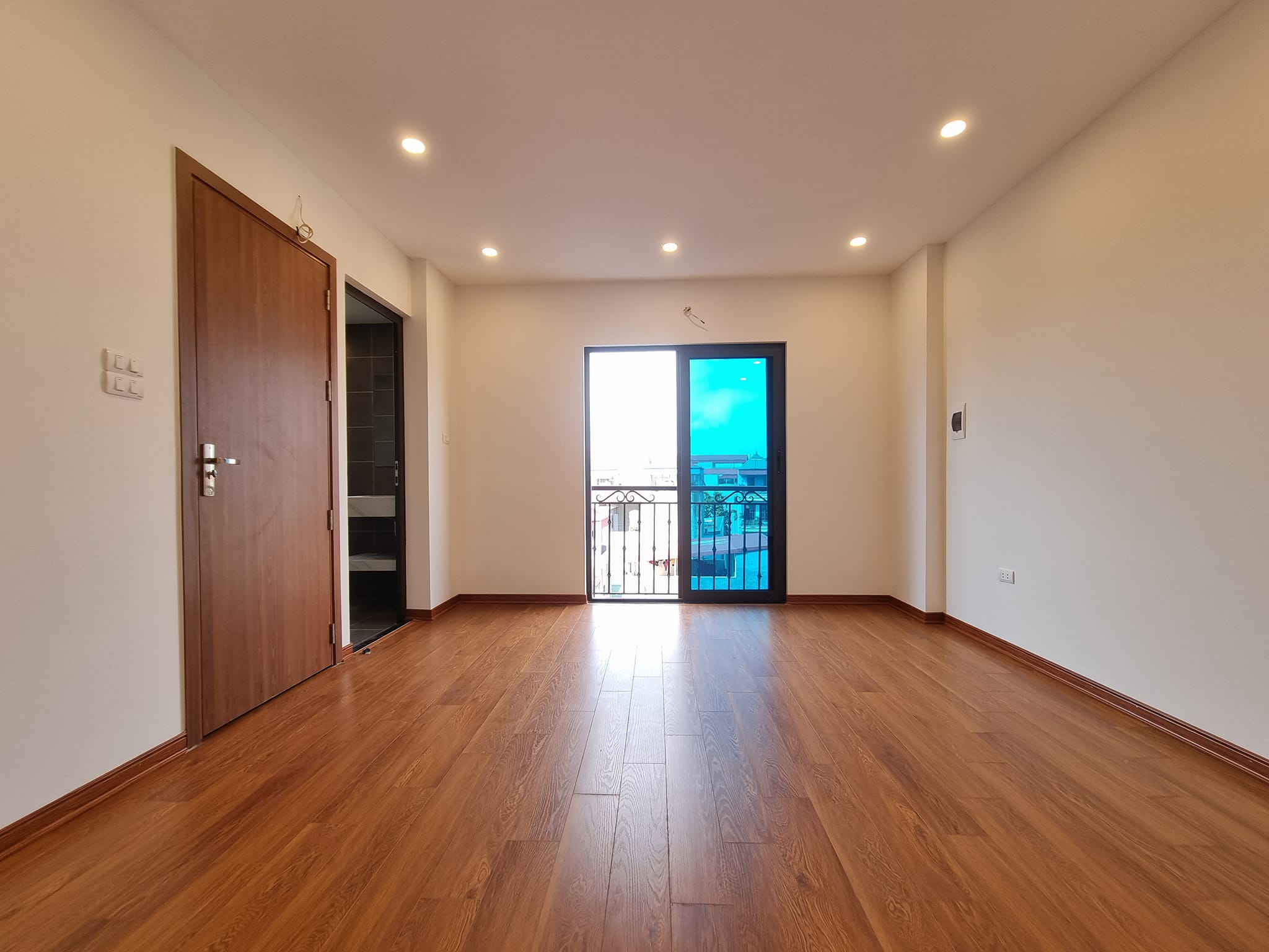 Bán nhà phố Cổ Linh, Thạch Bàn, nhà 6 tầng, DT 40m2, MT 4m, có thang máy, ĐÃ BÁN