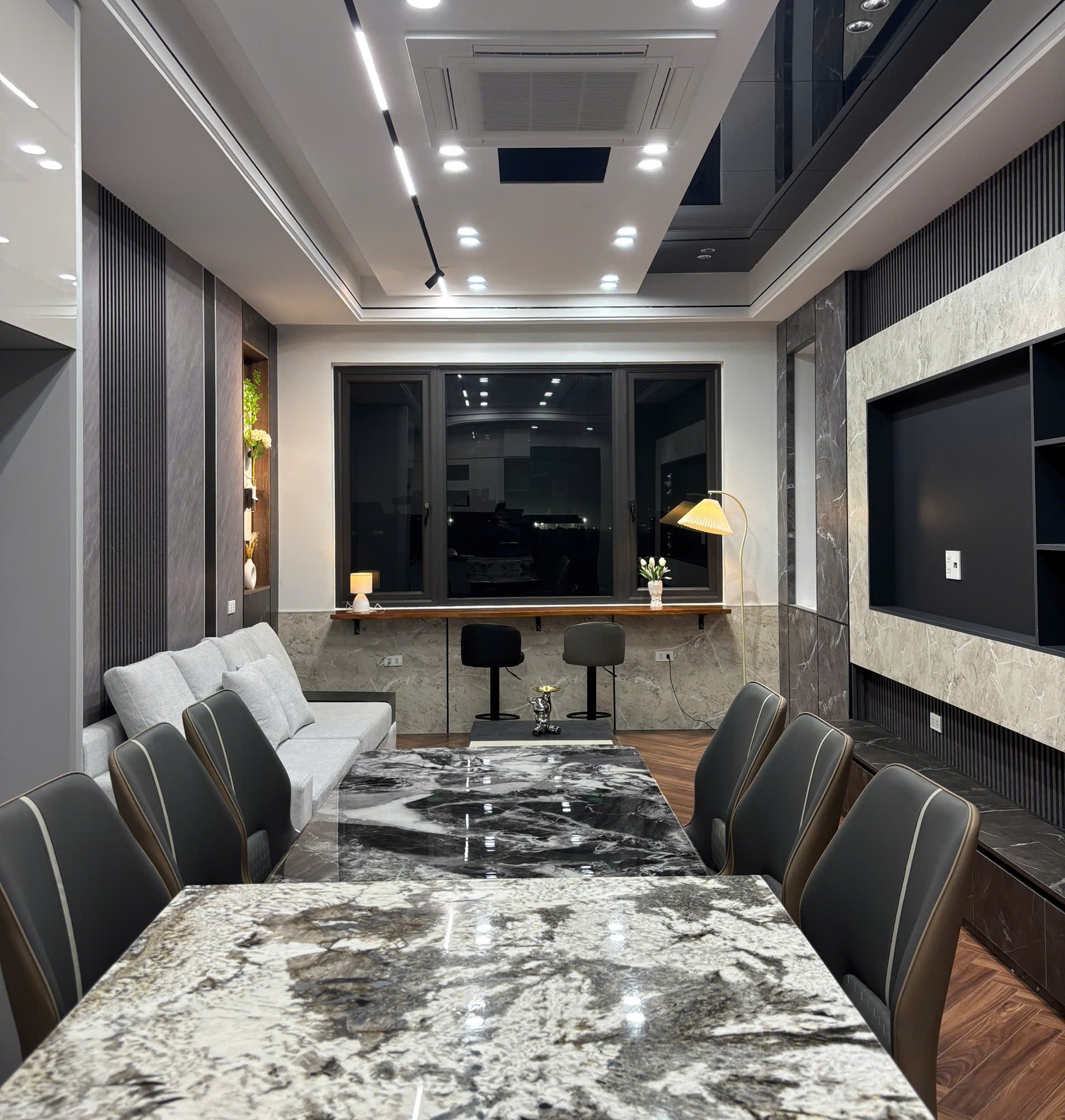 Bán nhà phố Nguyễn Văn Cừ, Gia Thụy, 7 tầng, DT 48m2, MT 4m, 4PN, thang máy, gara ô tô