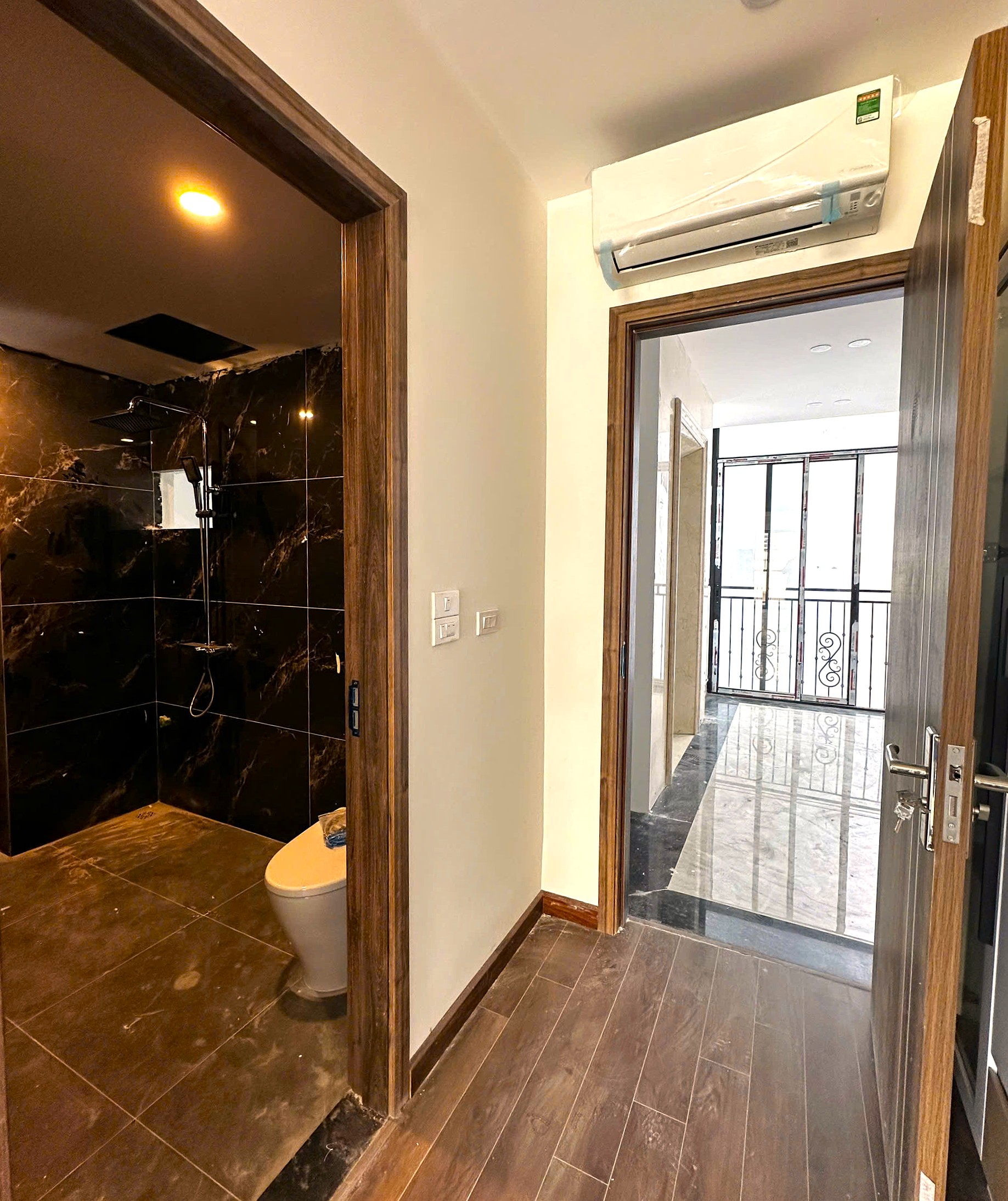 Bán nhà phố Lâm Hạ, gần hồ Hàng Không, 7 tầng, DT 68m2, MT 5m, 4PN, full nội thất