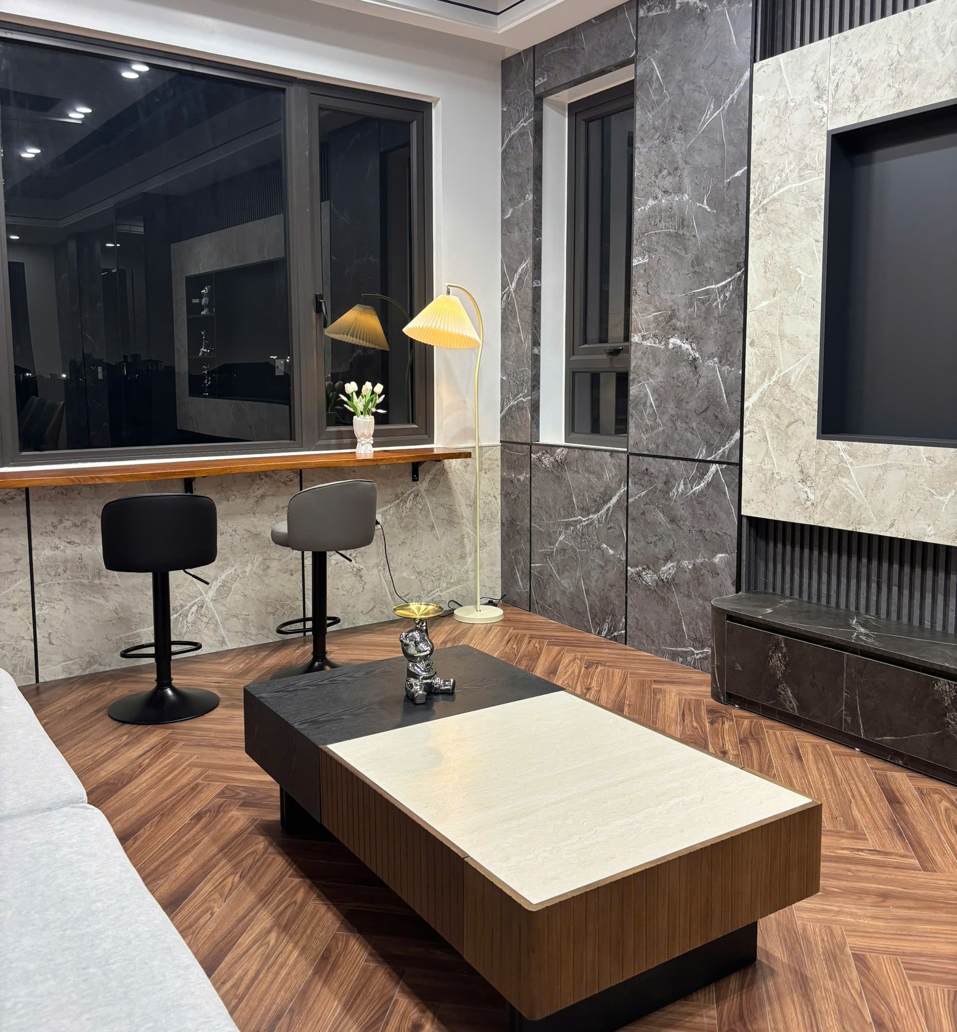 Bán nhà phố Nguyễn Văn Cừ, Gia Thụy, 7 tầng, DT 48m2, MT 4m, 4PN, thang máy, gara ô tô