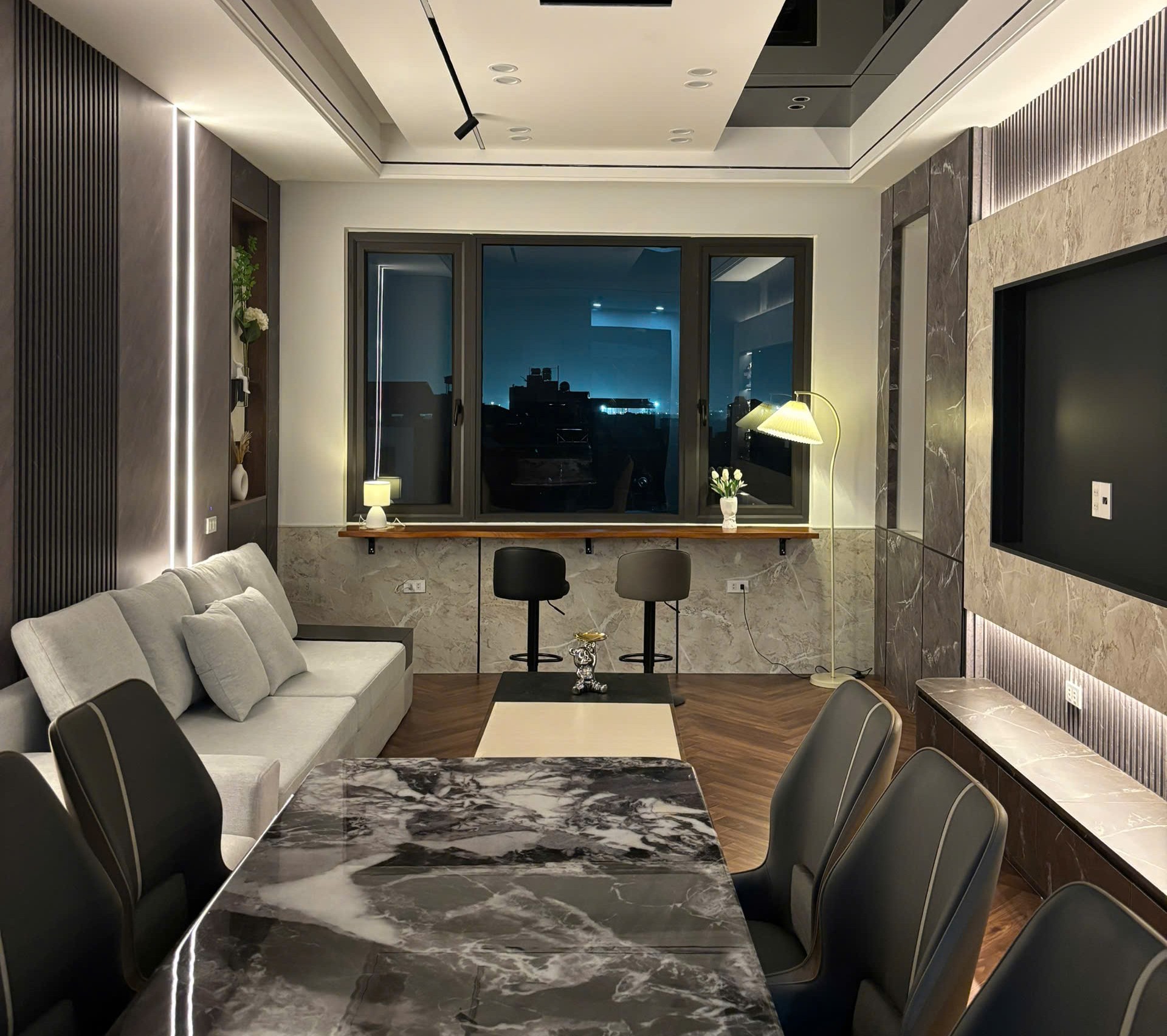 Bán nhà phố Nguyễn Văn Cừ, Gia Thụy, 7 tầng, DT 48m2, MT 4m, 4PN, thang máy, gara ô tô