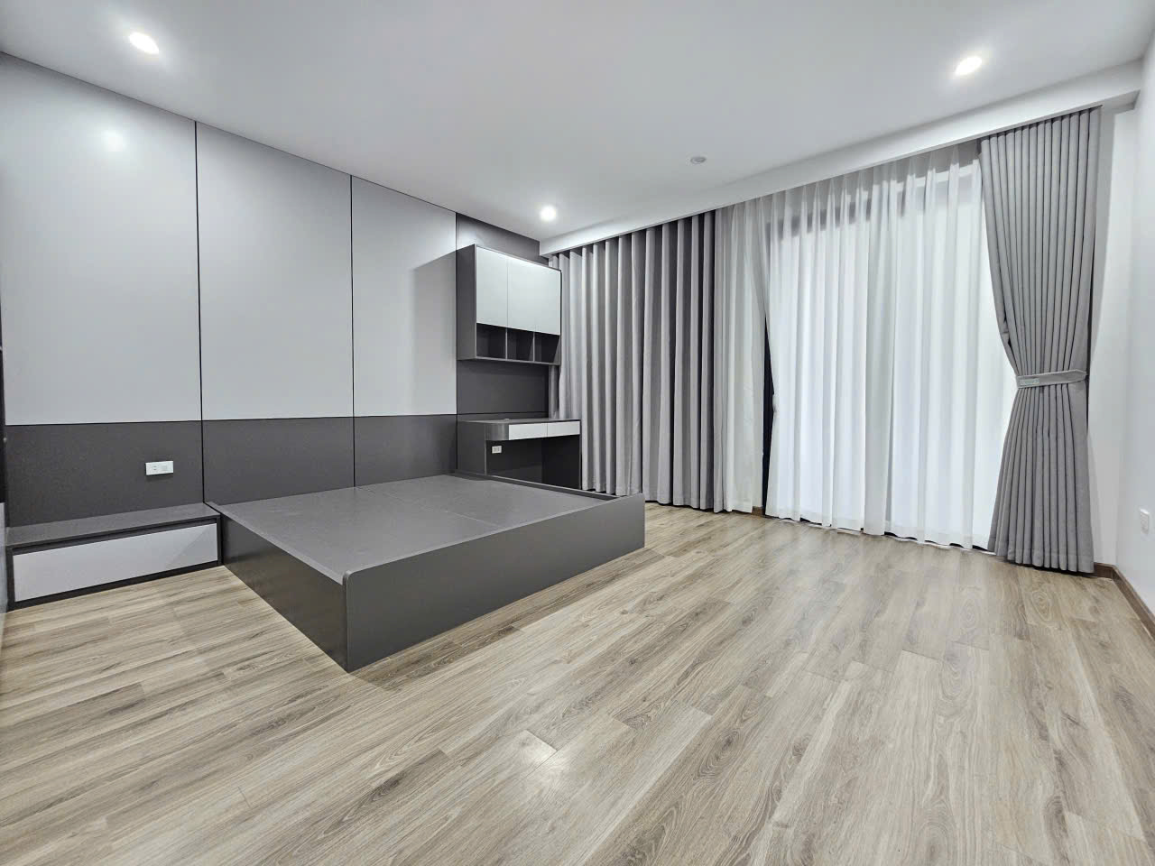 Bán nhà phố Gia Thượng, Ngọc Thụy, 7 tầng, DT 50m2, MT 4.5m, 3PN, có thang máy, gara