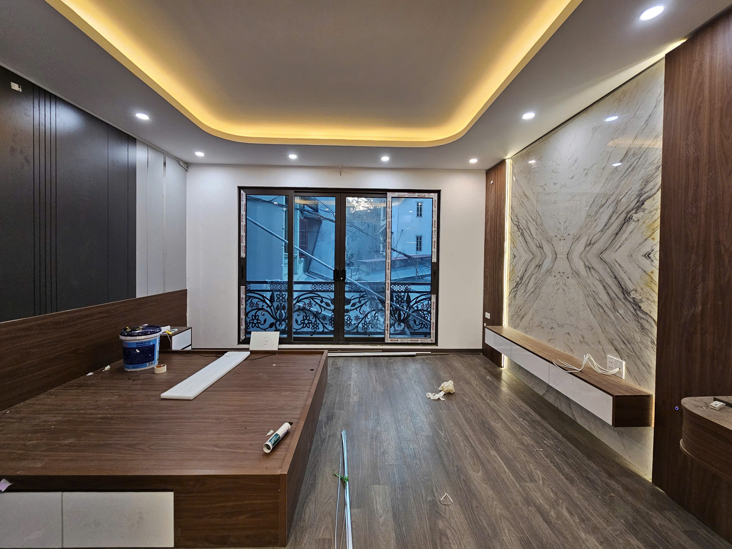 Bán nhà phố Thạch Bàn, Nhà 6 tầng, DT 39m2, MT 4.5m, 3PN, full nội thất, có thang máy, 2025