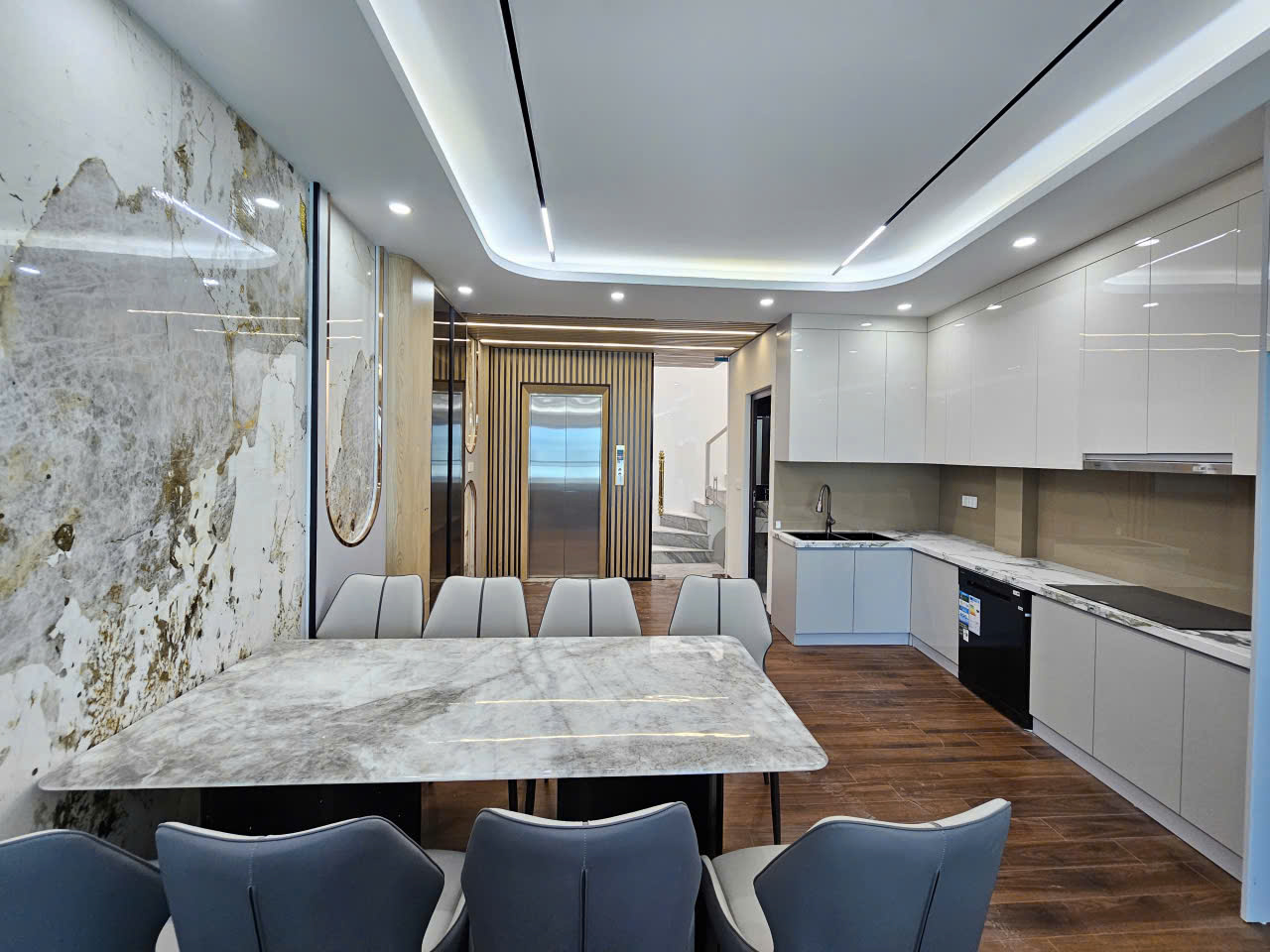 Bán nhà Ngõ 206 phố Cổ Linh, gần Aeon Mall, 7 tầng, DT 58m2, MT 4.5m, 4PN, 2026