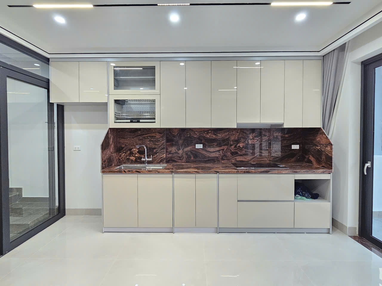 Bán nhà phố Gia Thượng, Ngọc Thụy, 7 tầng, DT 50m2, MT 4.5m, 3PN, có thang máy, gara