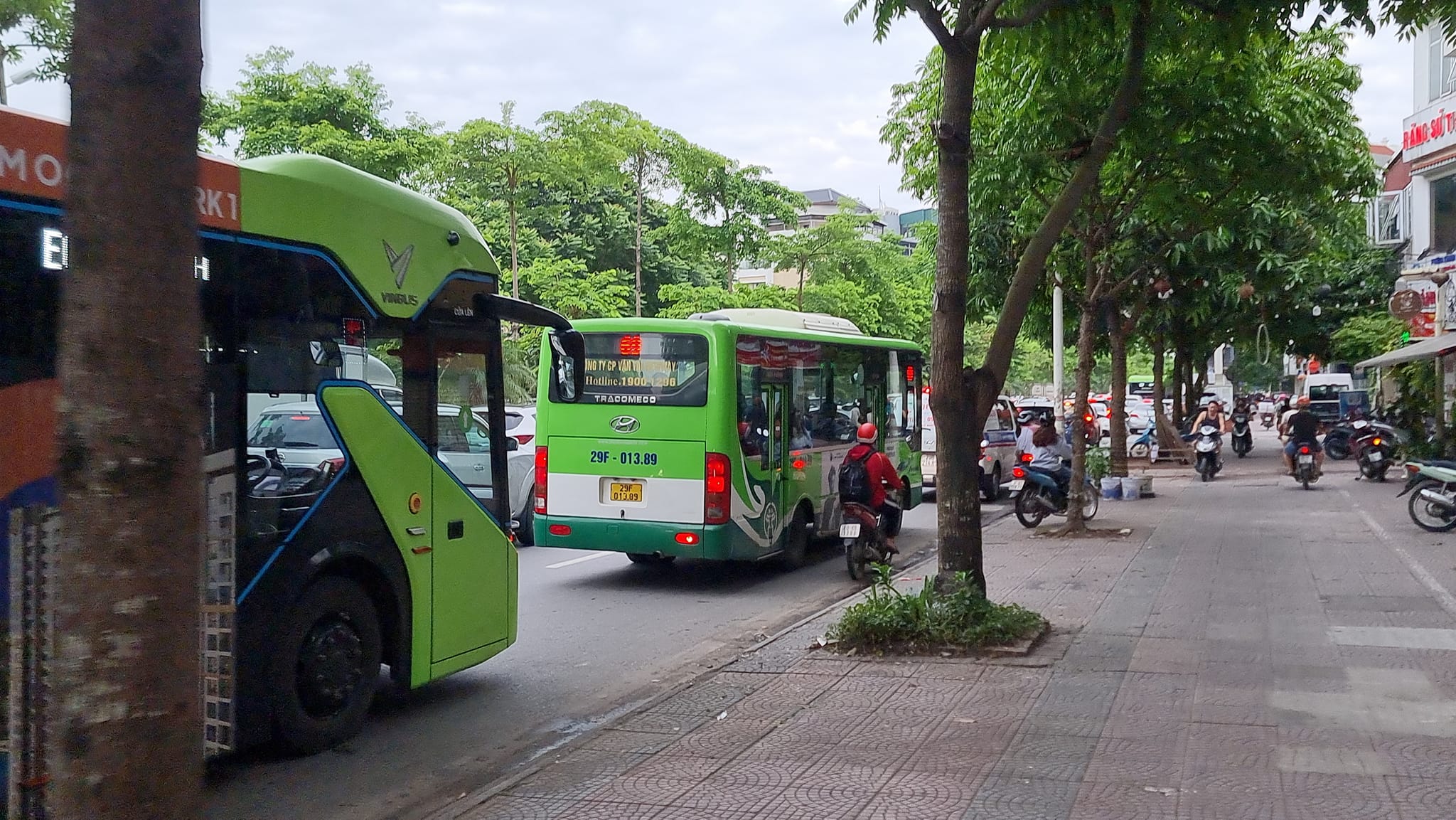 Bán đất phố Cổ Linh, Thạch Bàn, DT 106m2, MT 5.3m, đường 4.5m, 2 mặt ngõ trước sau