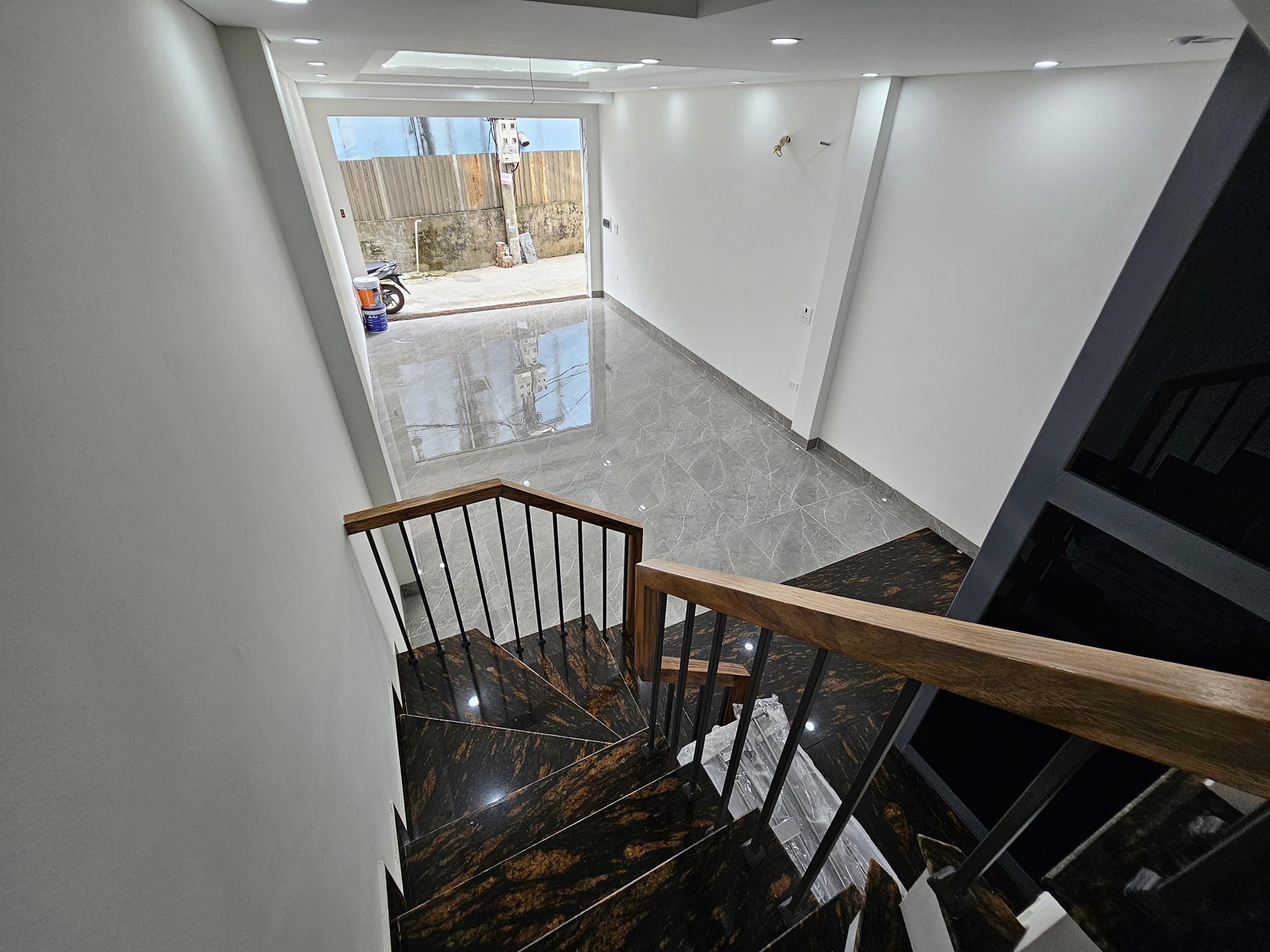 Bán nhà phố Cổ Linh, Thạch Bàn, nhà 6 tầng, DT 40m2, MT 4m, có thang máy, ĐÃ BÁN