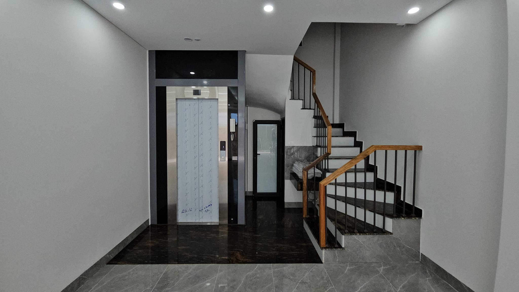 Bán nhà phố Cổ Linh, Thạch Bàn, nhà 6 tầng, DT 40m2, MT 4m, có thang máy, ĐÃ BÁN