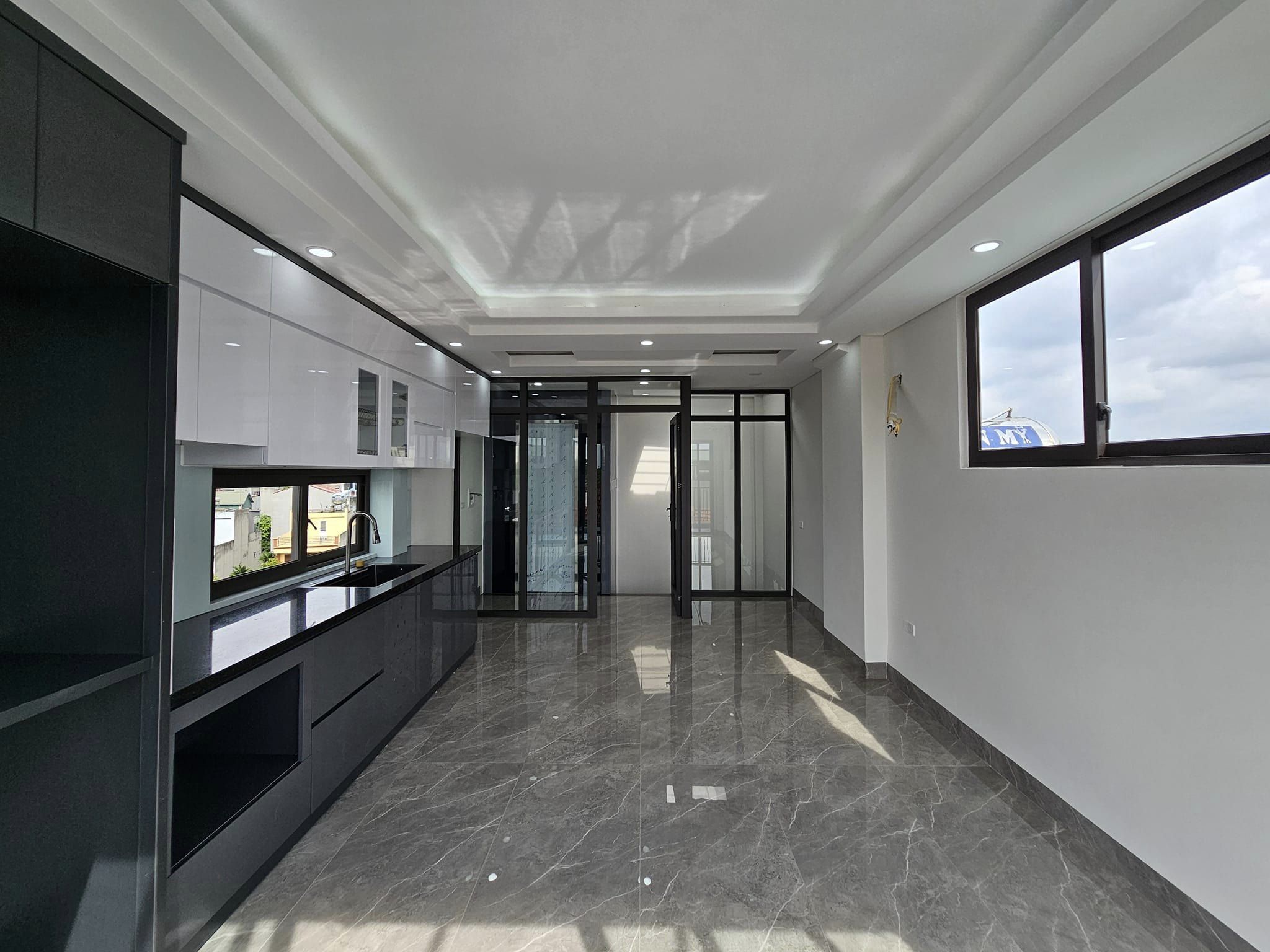 Bán nhà phố Cổ Linh, Thạch Bàn, nhà 6 tầng, DT 40m2, MT 4m, có thang máy, ĐÃ BÁN