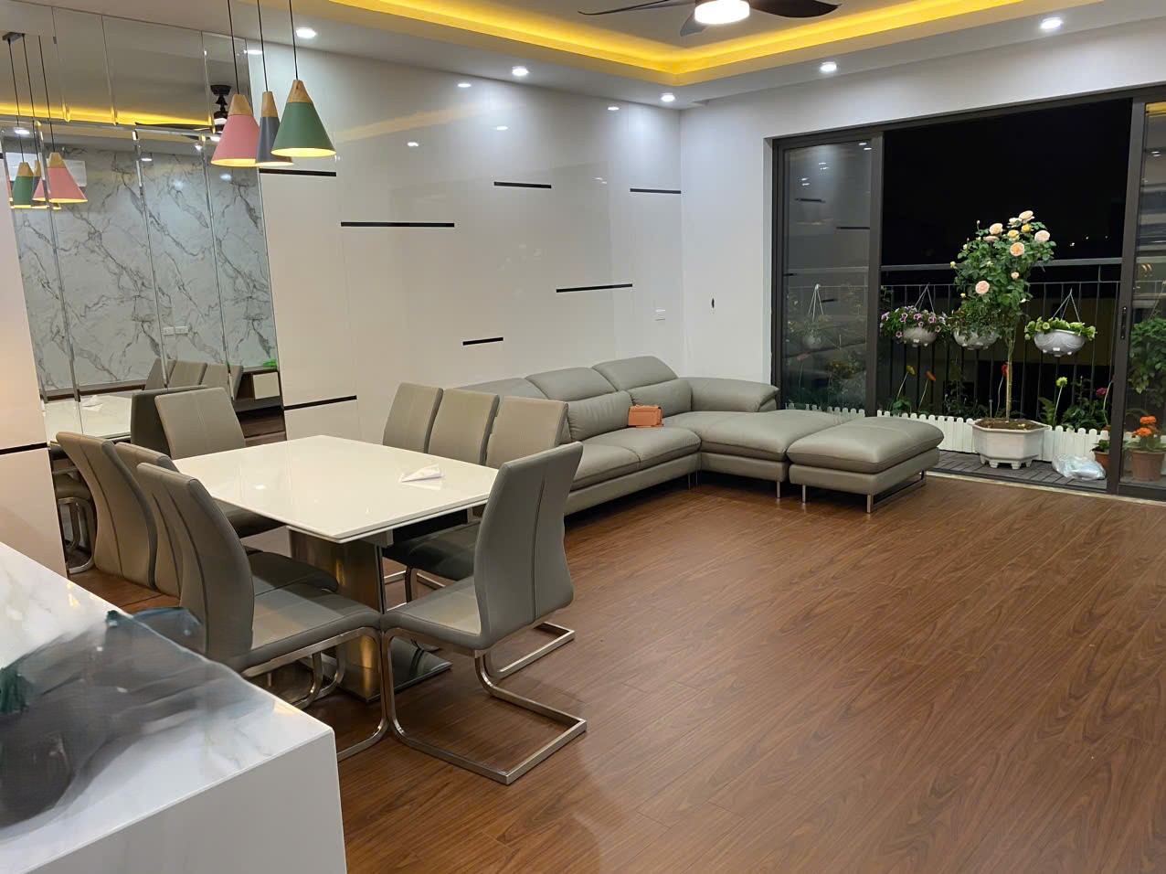 Bán nhà phân lô phố Thạch Bàn, 6 tầng, DT 90m2, MT 5.3m, 5PN, có thang máy, gara ô tô