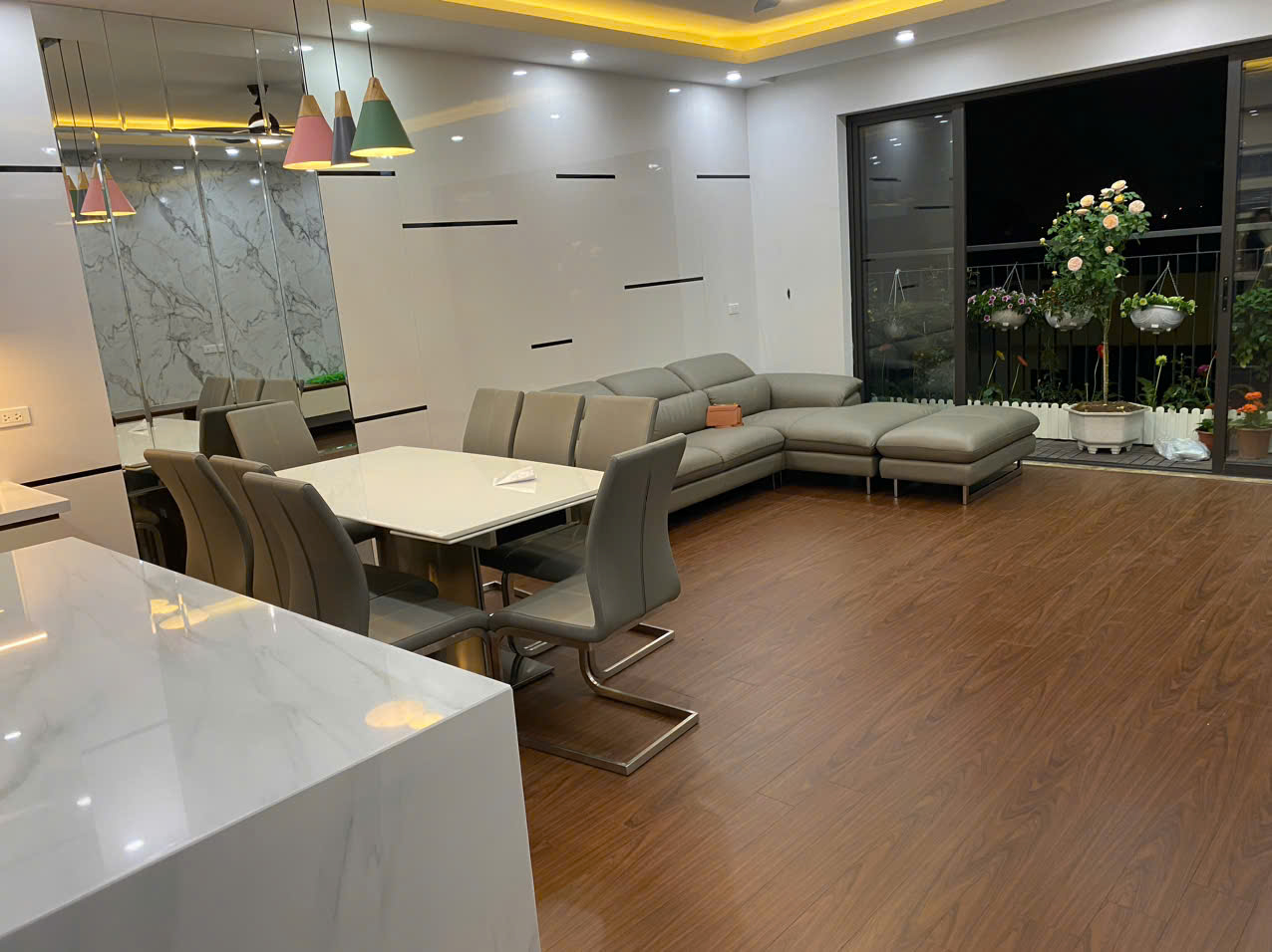 Bán nhà phân lô phố Thạch Bàn, 6 tầng, DT 90m2, MT 5.3m, 5PN, có thang máy, gara ô tô