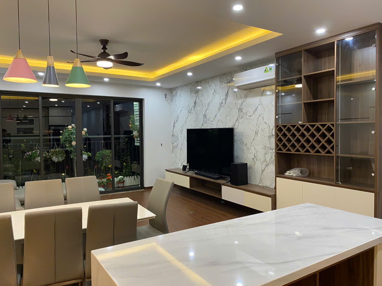 Bán nhà phân lô phố Thạch Bàn, 6 tầng, DT 90m2, MT 5.3m, 5PN, có thang máy, gara ô tô