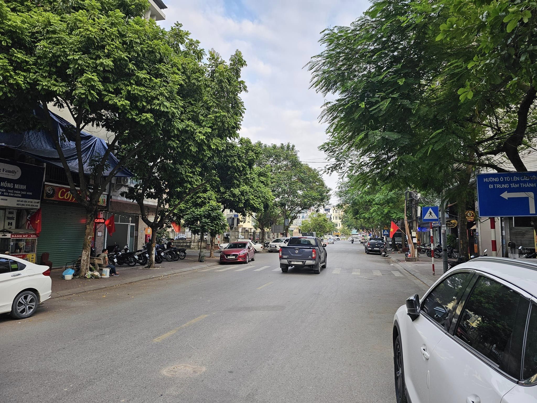 Bán nhà mặt ngõ phố Trạm, 6 tầng, DT 42m2, MT 5.3m, có thang máy, gara ô tô, ĐÃ BÁN