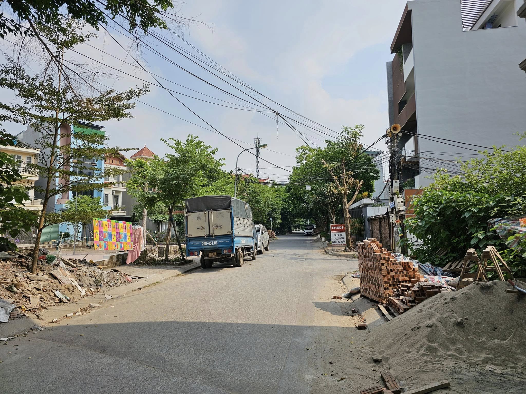 CẦN BÁN NHÀ PHỐ CỔ LINH, Thạch Bàn, 3 tầng, DT 90m2, MT 4.5m, 4PN, ô tô đi qua