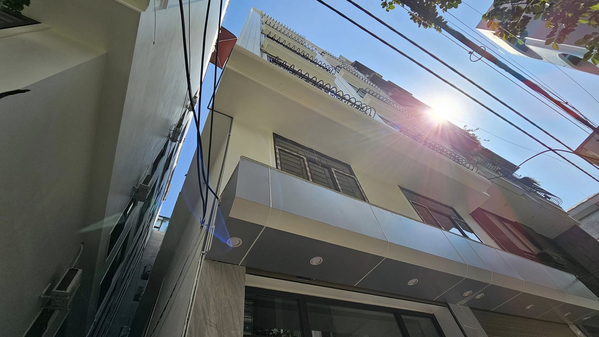 Bán nhà mặt ngõ phố Ngọc Lâm, 6 tầng, DT 37m2, MT 3.5m, 3PN, có thang máy, SĐCC