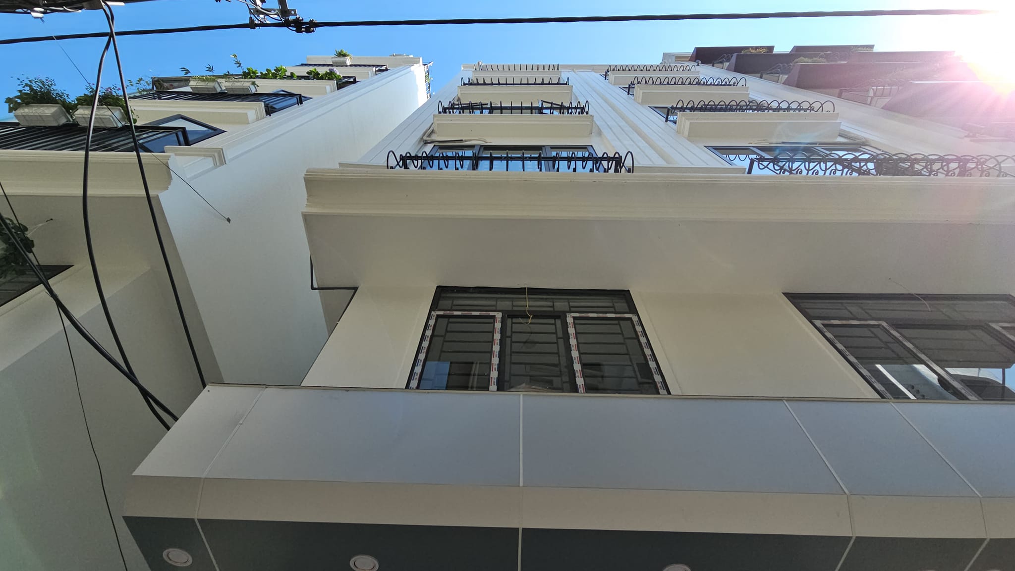 Bán nhà mặt ngõ phố Ngọc Lâm, 6 tầng, DT 37m2, MT 3.5m, 3PN, có thang máy, SĐCC