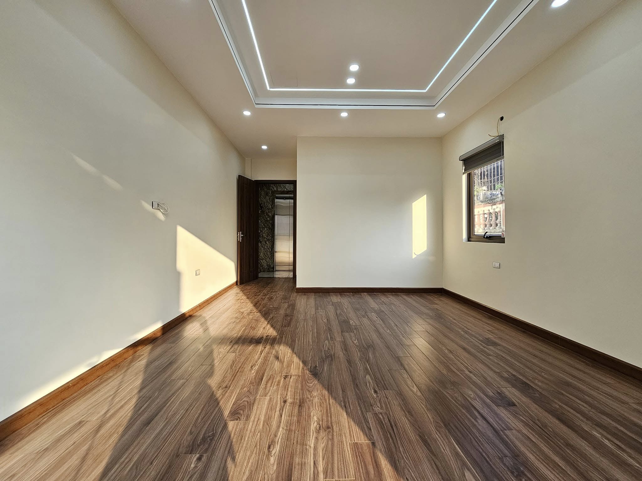 Bán nhà mặt ngõ Nguyễn Văn Cừ, 7 tầng, DT 40m2, MT 3.6m, có thang máy, ĐÃ BÁN