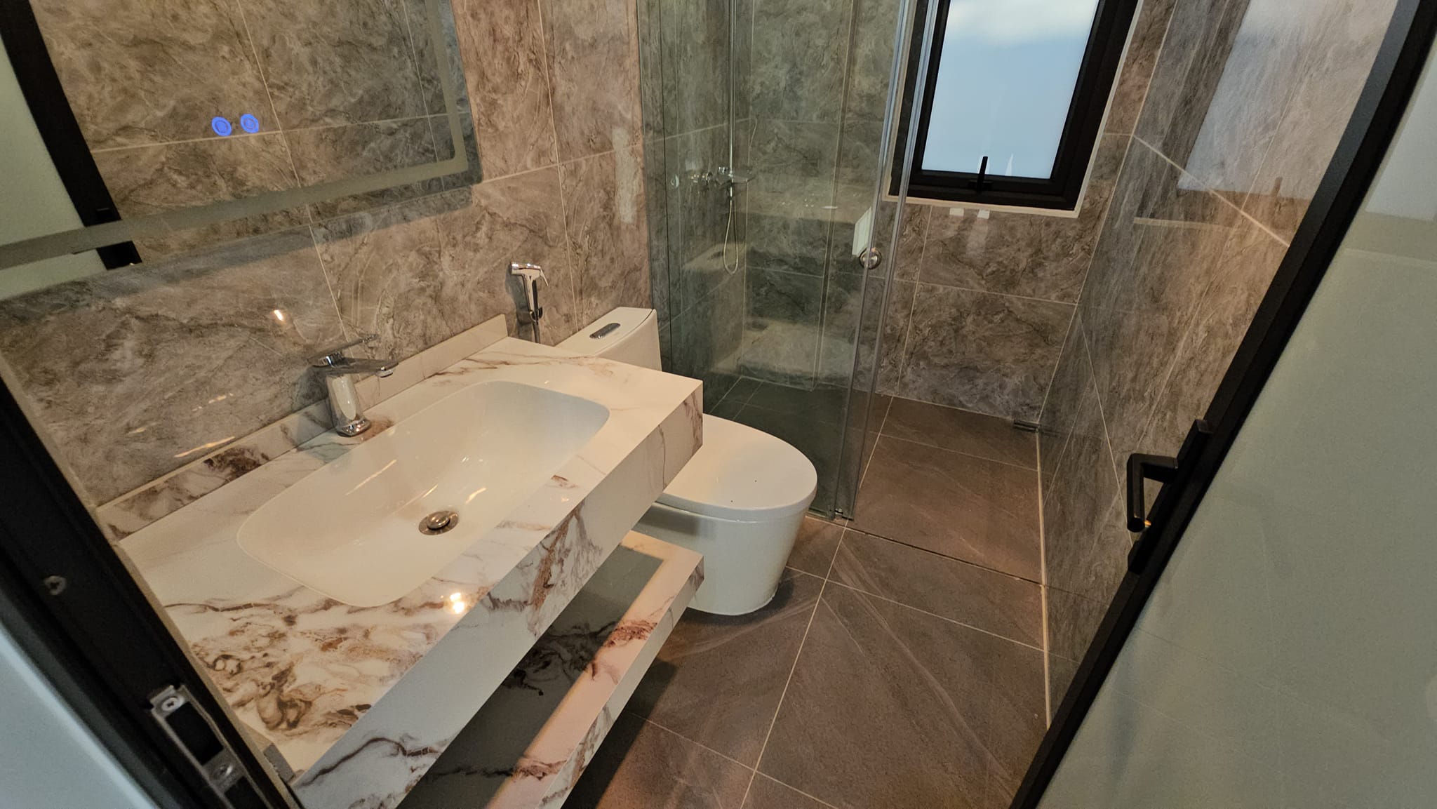 Bán nhà mặt ngõ Nguyễn Văn Cừ, 7 tầng, DT 40m2, MT 3.6m, có thang máy, ĐÃ BÁN