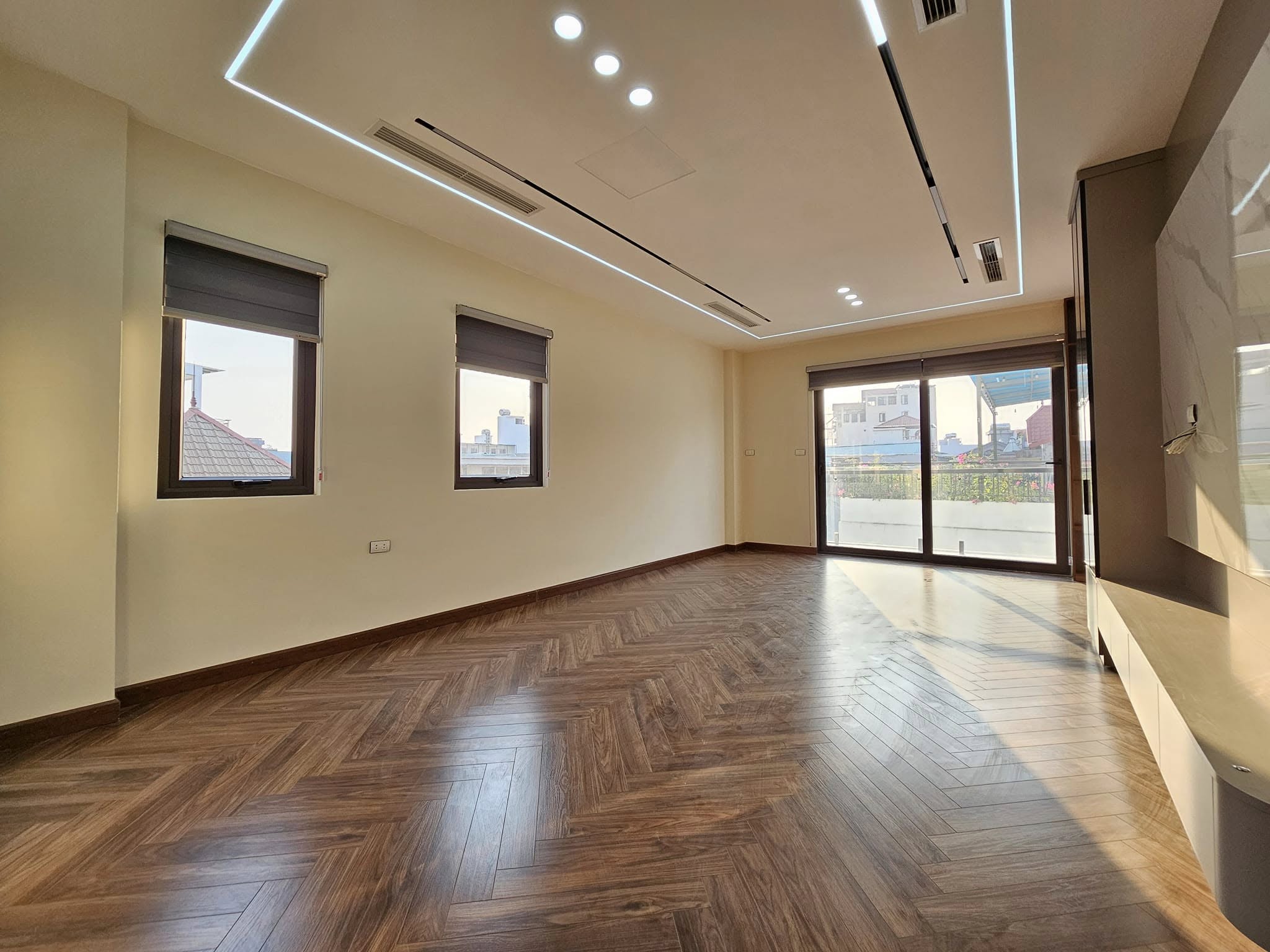 Bán nhà mặt ngõ Nguyễn Văn Cừ, 7 tầng, DT 40m2, MT 3.6m, có thang máy, ĐÃ BÁN