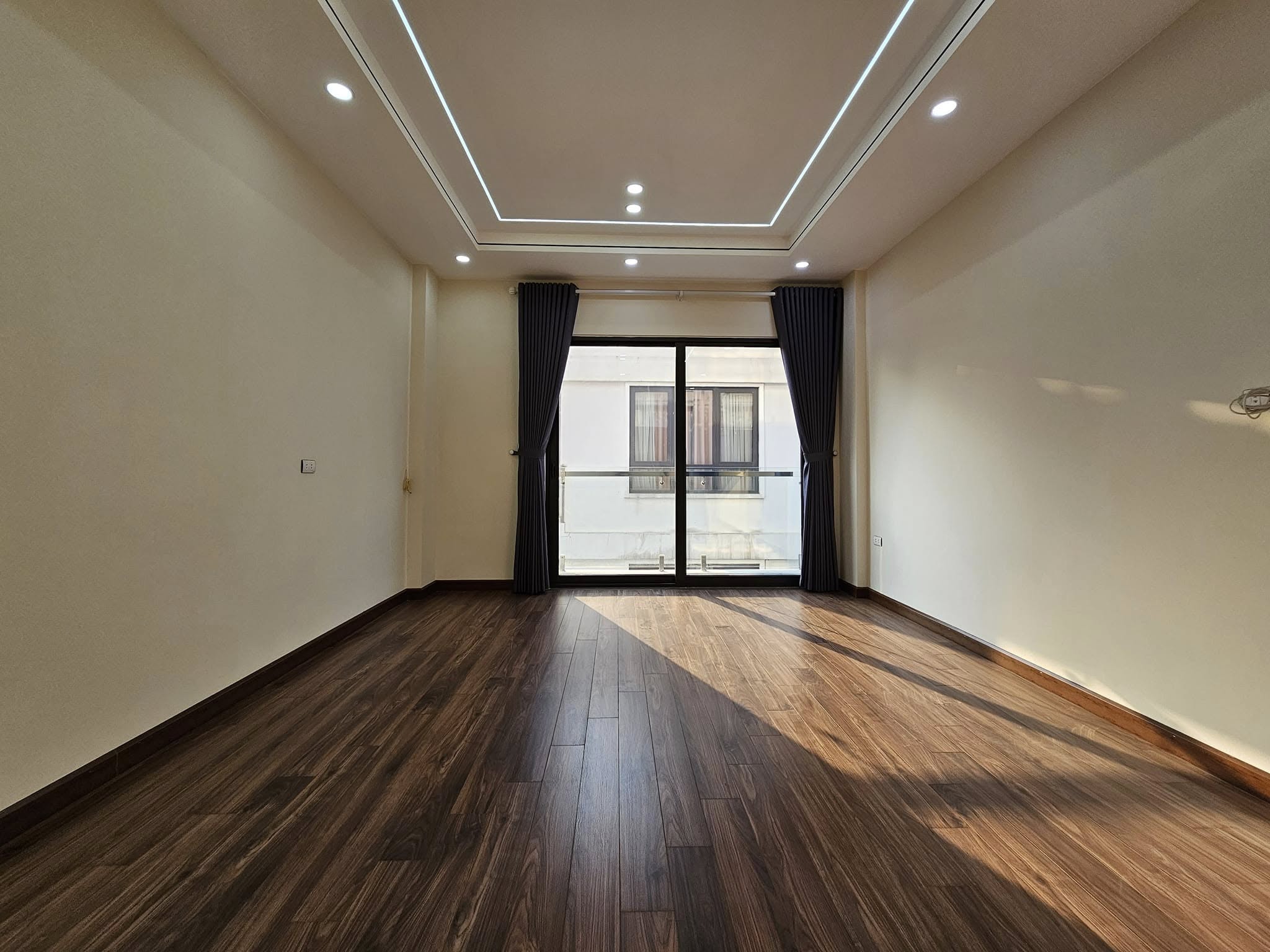 Bán nhà mặt ngõ Nguyễn Văn Cừ, 7 tầng, DT 40m2, MT 3.6m, có thang máy, ĐÃ BÁN