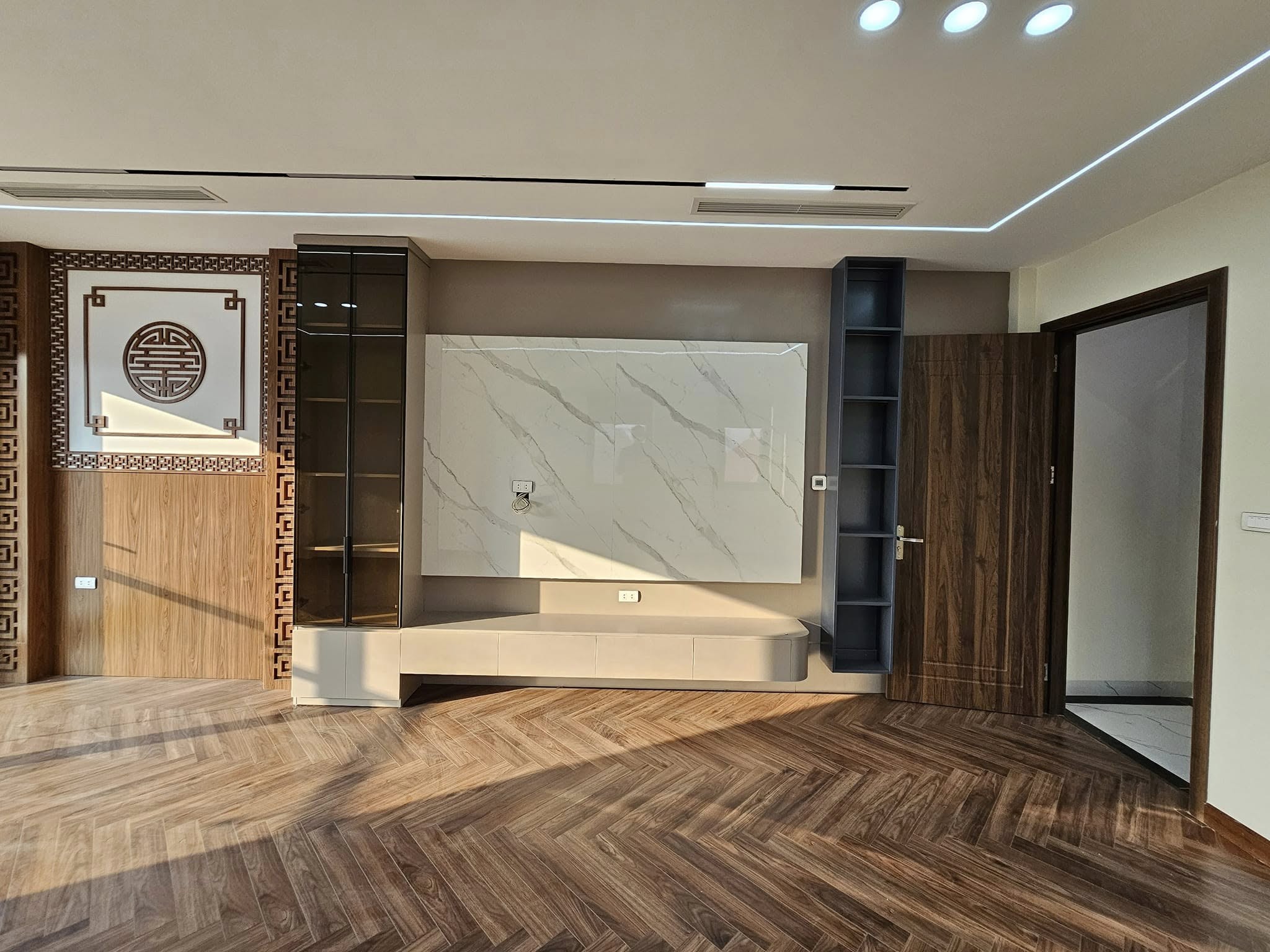 Bán nhà mặt ngõ Nguyễn Văn Cừ, 7 tầng, DT 40m2, MT 3.6m, có thang máy, ĐÃ BÁN