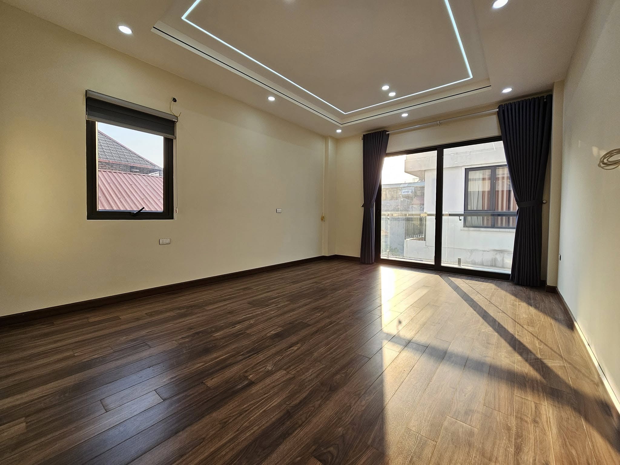 Bán nhà mặt ngõ Nguyễn Văn Cừ, 7 tầng, DT 40m2, MT 3.6m, có thang máy, ĐÃ BÁN