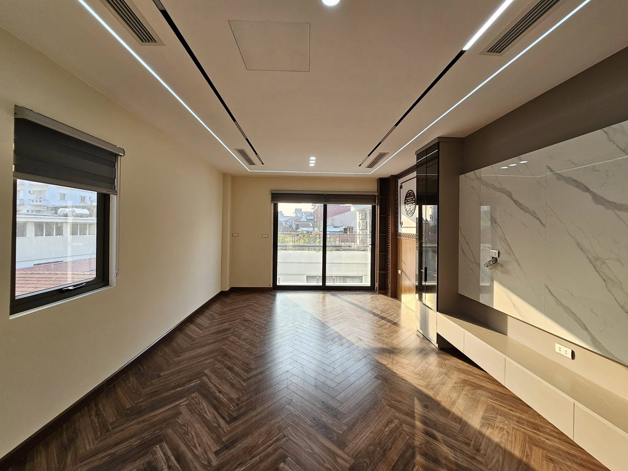 Bán nhà mặt ngõ Nguyễn Văn Cừ, 7 tầng, DT 40m2, MT 3.6m, có thang máy, ĐÃ BÁN