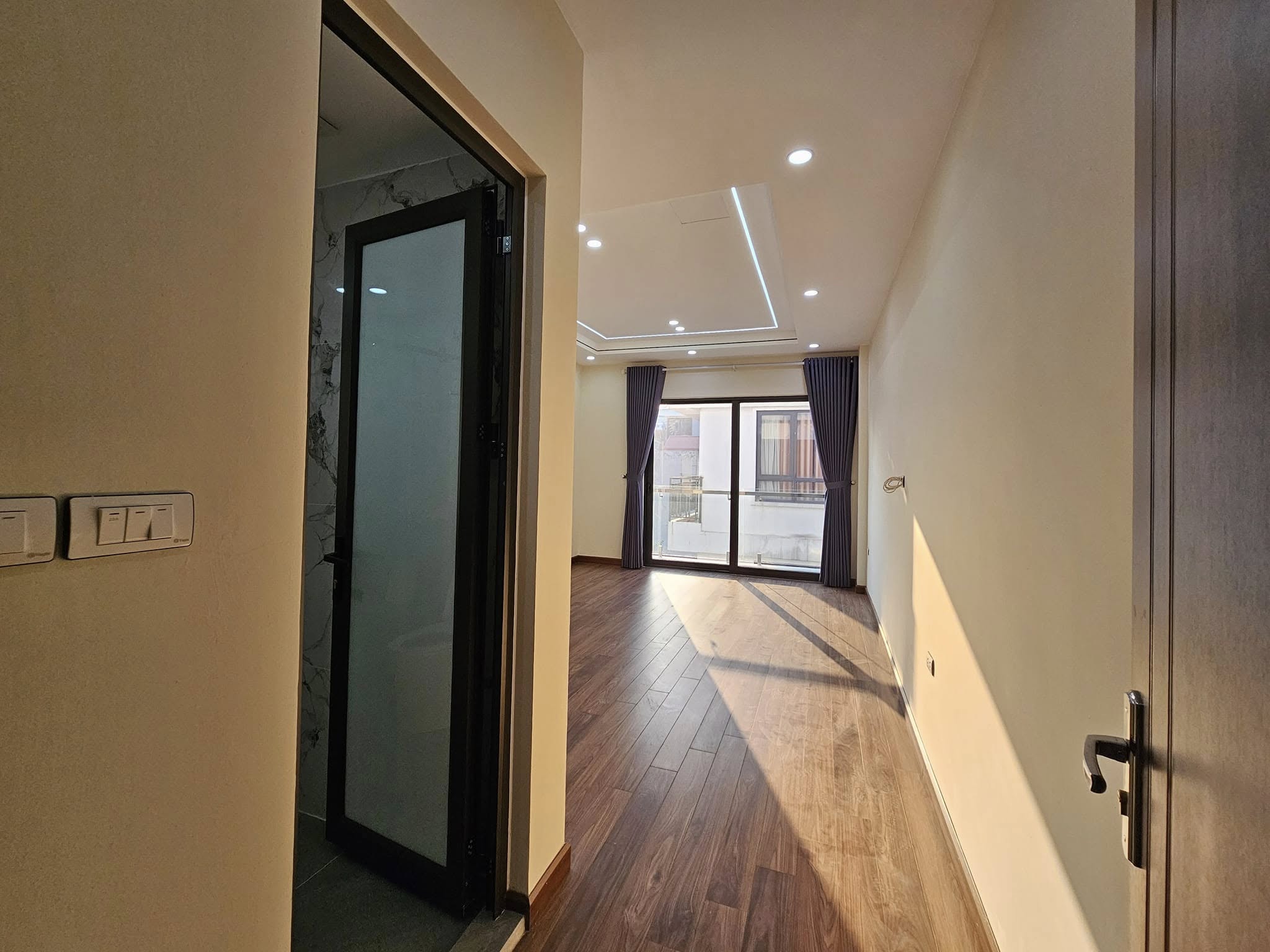 Bán nhà mặt ngõ Nguyễn Văn Cừ, 7 tầng, DT 40m2, MT 3.6m, có thang máy, ĐÃ BÁN