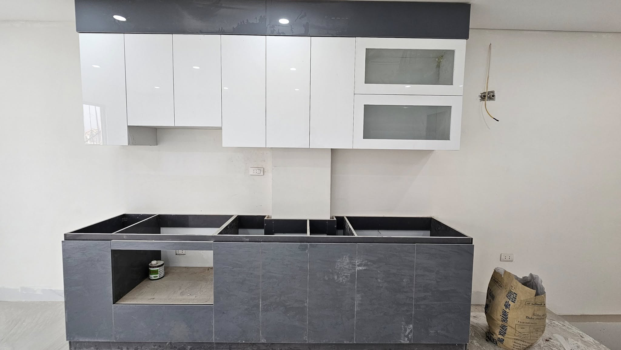 Bán nhà phố Thạch Bàn, Nhà 5 tầng, DT 48m2, MT 4.55m, có thang máy, 3PN, ĐÃ BÁN