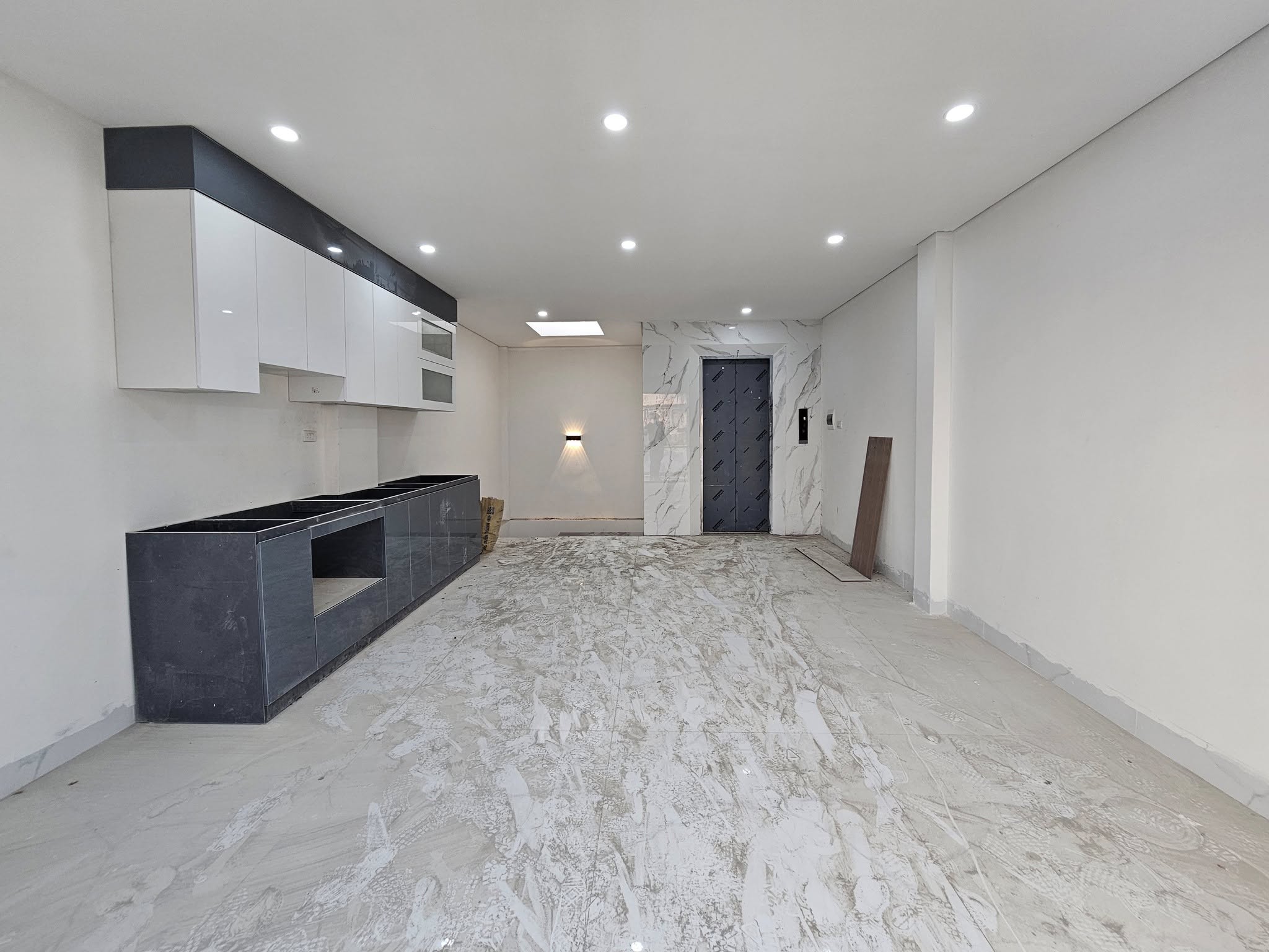 Bán nhà phố Thạch Bàn, Nhà 5 tầng, DT 48m2, MT 4.55m, có thang máy, 3PN, ĐÃ BÁN