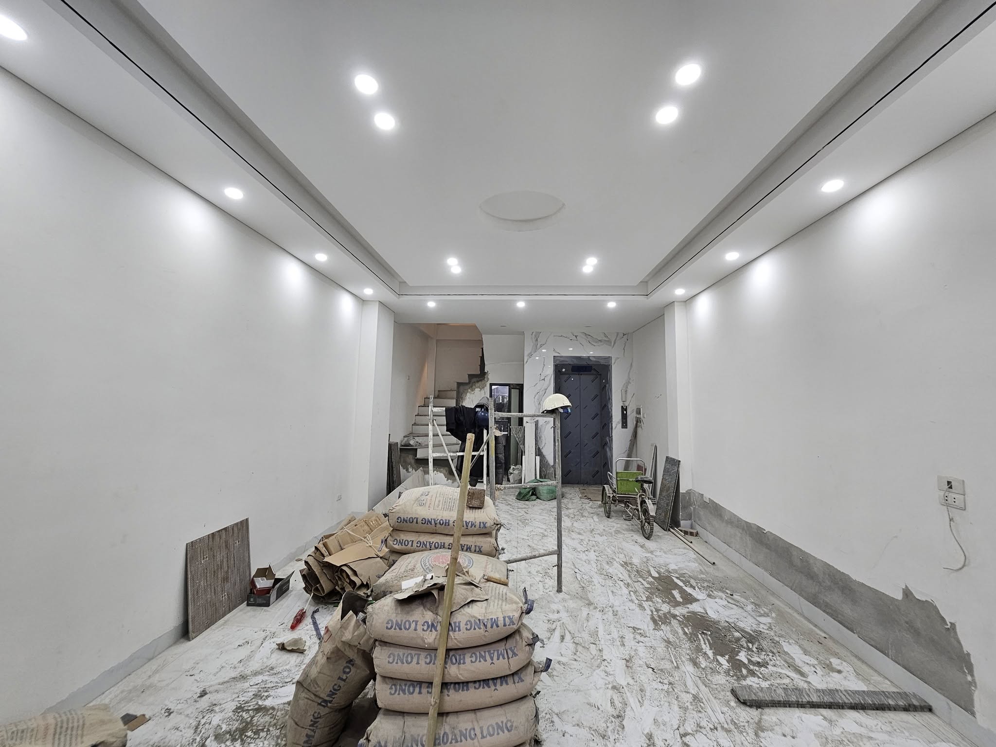 Bán nhà phố Thạch Bàn, Nhà 5 tầng, DT 48m2, MT 4.55m, có thang máy, 3PN, ĐÃ BÁN