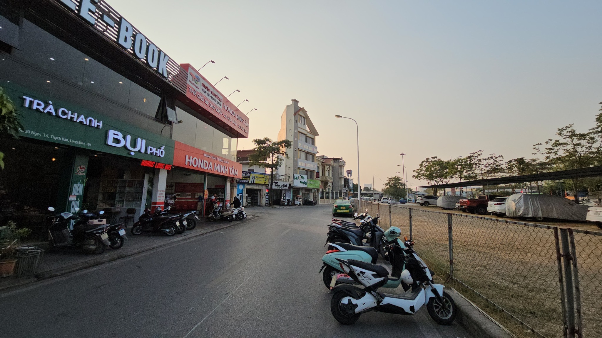 Bán đất phố Cổ Linh, Thạch Bàn, DT 106m2, MT 5.3m, đường 4.5m, 2 mặt ngõ trước sau