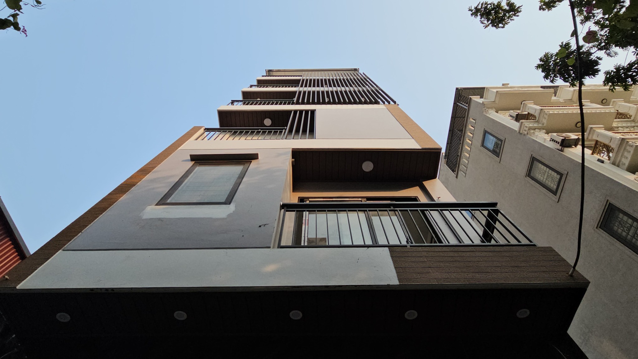 Bán nhà mặt ngõ Vũ Xuân Thiều, 6 tầng, DT 43m2, MT 5.4m, 3PN, có thang máy, ĐÃ BÁN