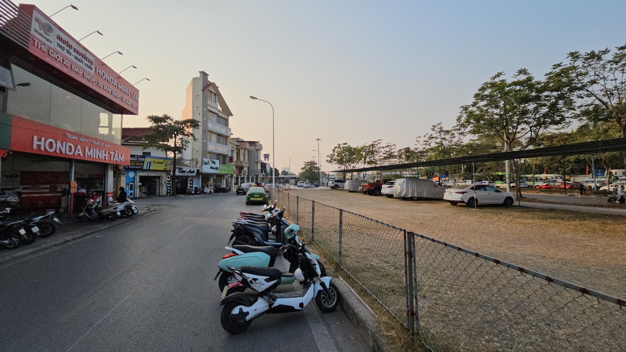 Bán đất phố Cổ Linh, Thạch Bàn, DT 106m2, MT 5.3m, đường 4.5m, 2 mặt ngõ trước sau