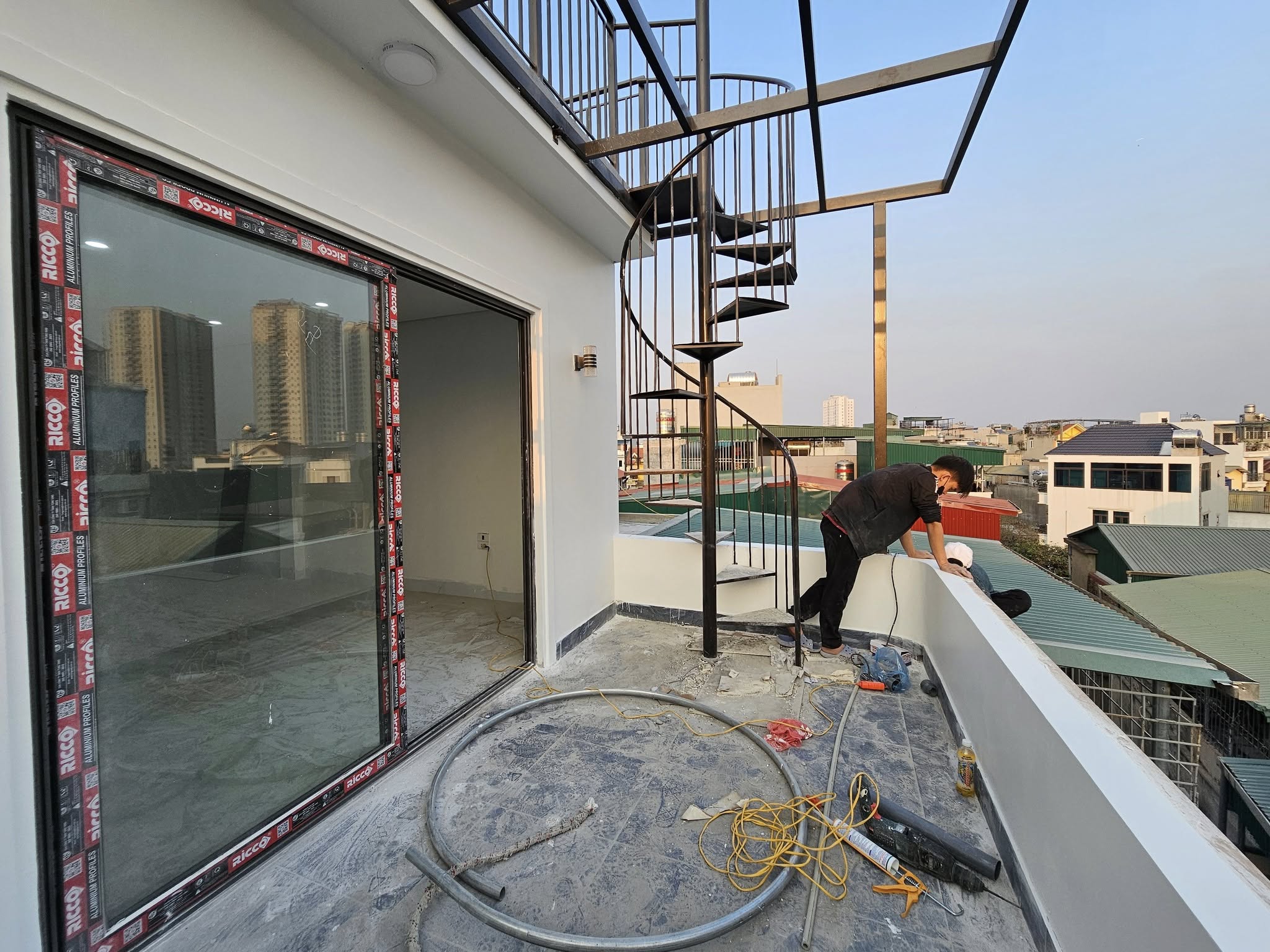 Bán nhà phố Thạch Bàn, Nhà 5 tầng, DT 48m2, MT 4.55m, có thang máy, 3PN, ĐÃ BÁN