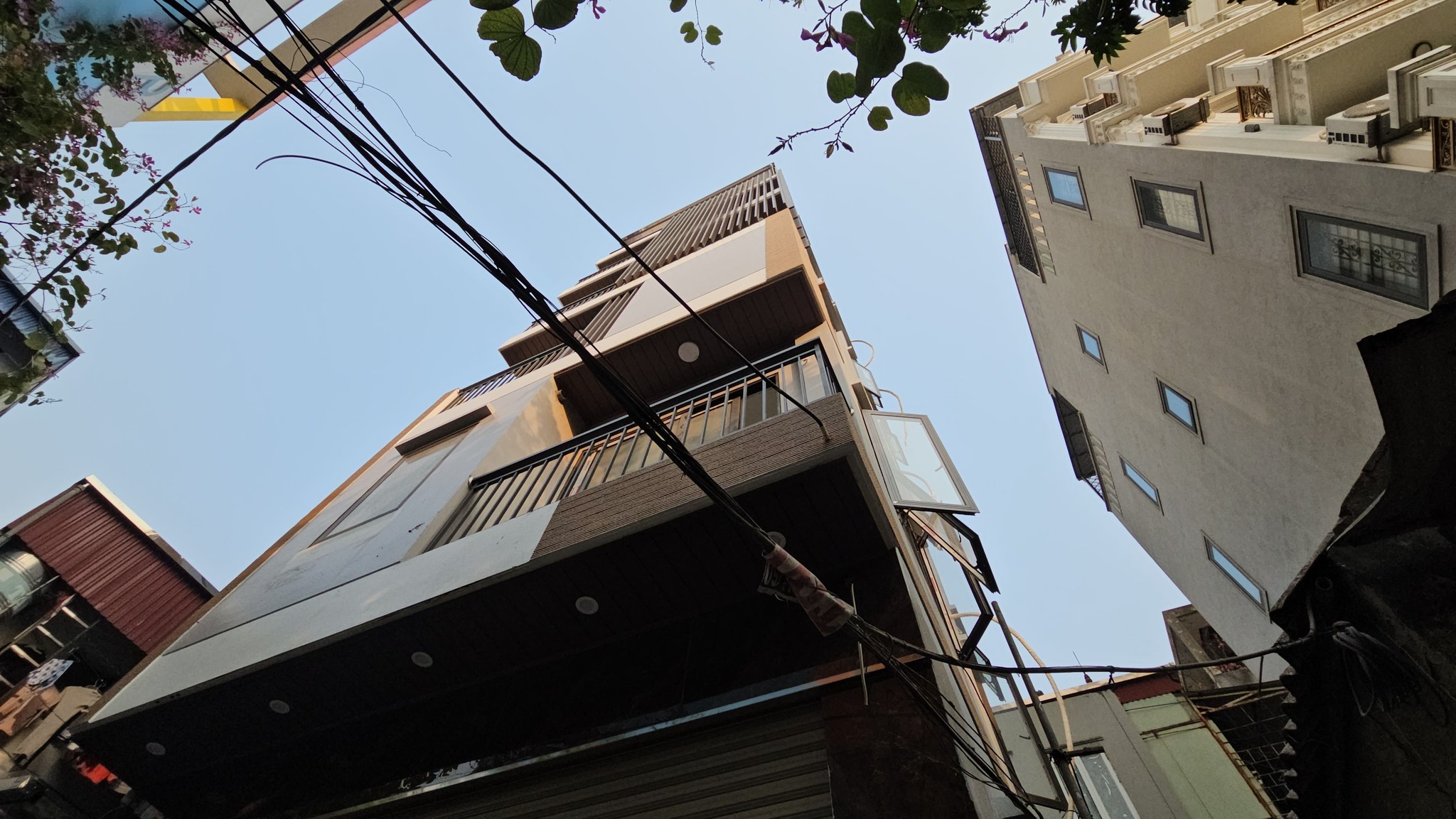 Bán nhà mặt ngõ Vũ Xuân Thiều, 6 tầng, DT 43m2, MT 5.4m, 3PN, có thang máy, ĐÃ BÁN