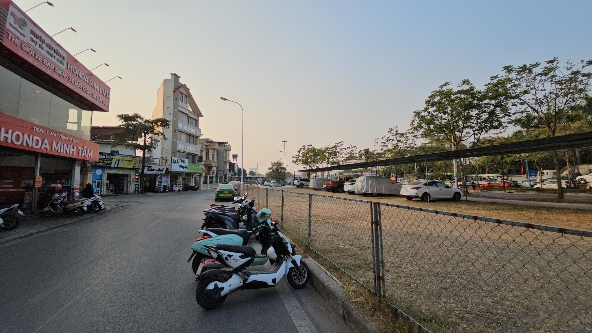 Bán đất phố Cổ Linh, Thạch Bàn, DT 106m2, MT 5.3m, đường 4.5m, 2 mặt ngõ trước sau