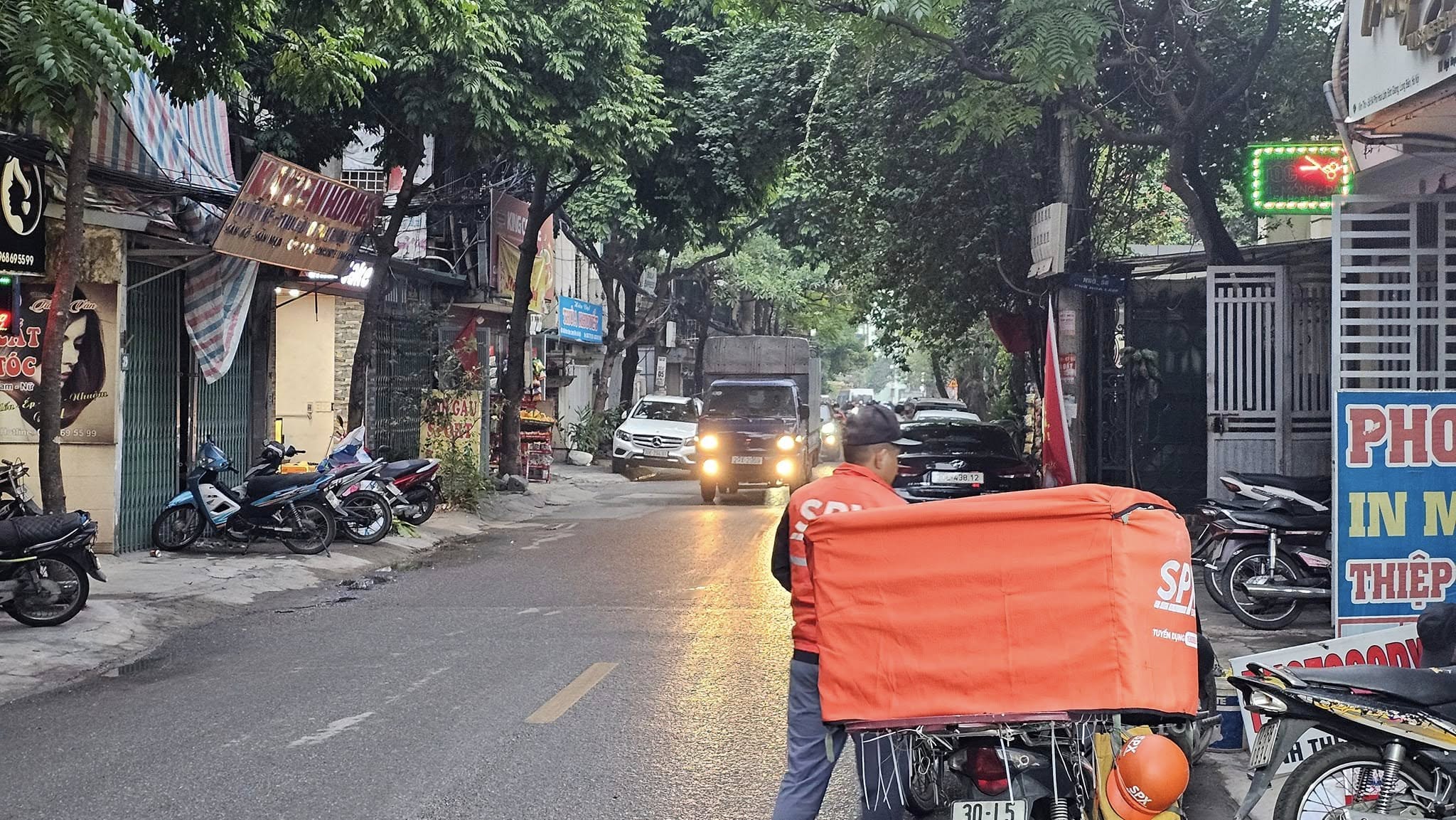 Bán nhà mặt phố Hoa Lâm, Việt Hưng, 7 tầng, DT 56m2, MT 4.1m, tiện kinh doanh, VP