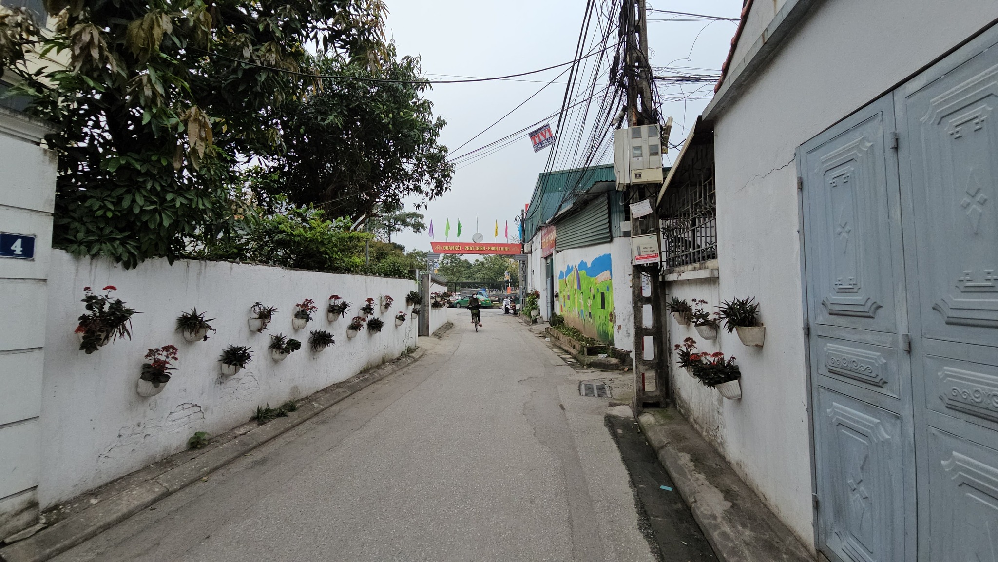 Bán đất mặt ngõ phố Cổ Linh, Thạch Bàn, DT 65m2, MT 4m, đường 6m, ô tô tránh nhau, 2026