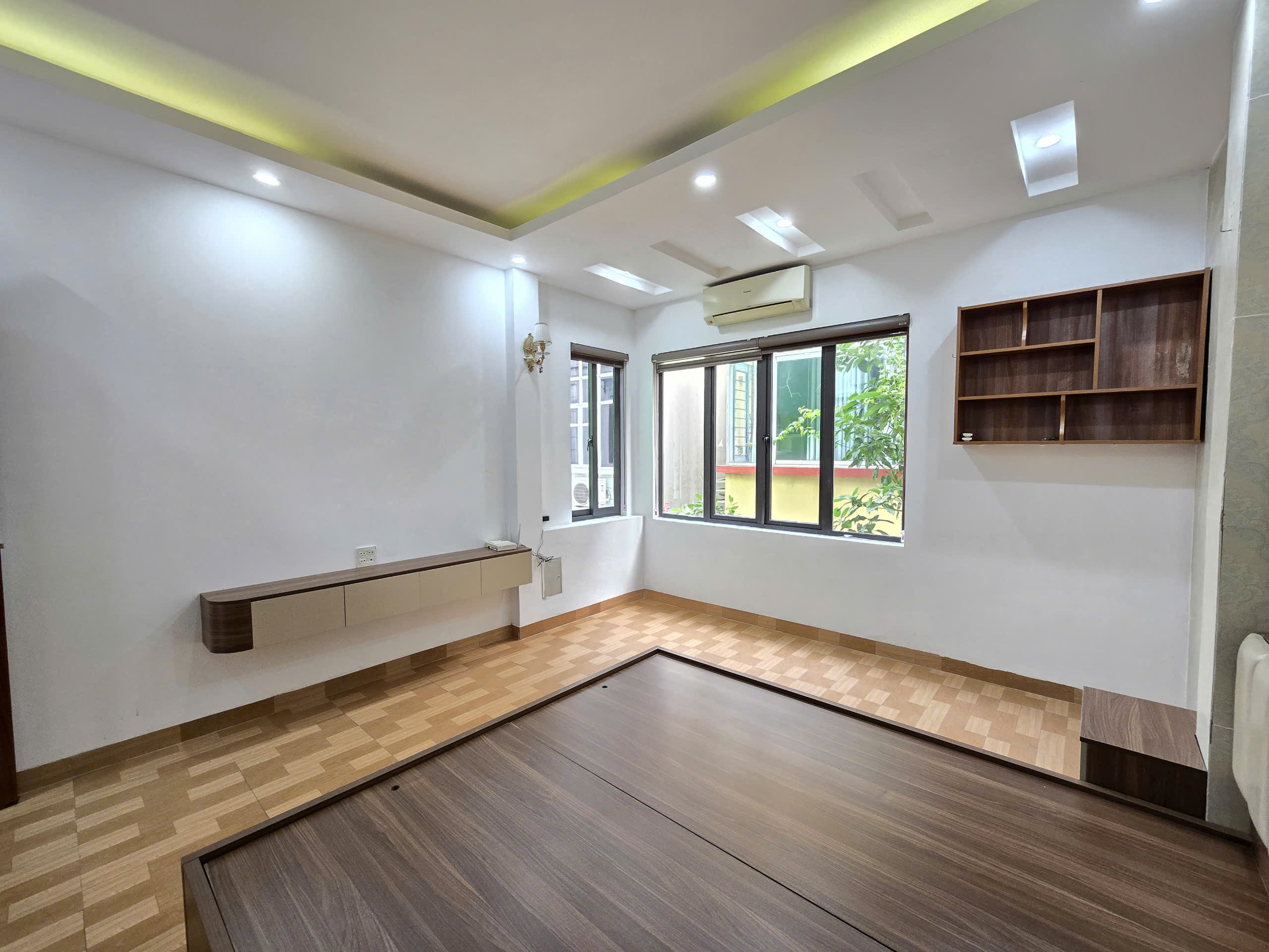 Bán nhà phố Vũ Đức Thận, sau BigC, Nhà 4 tầng, DT 50m2, MT 4m, 4PN, SĐCC, ĐÃ BÁN