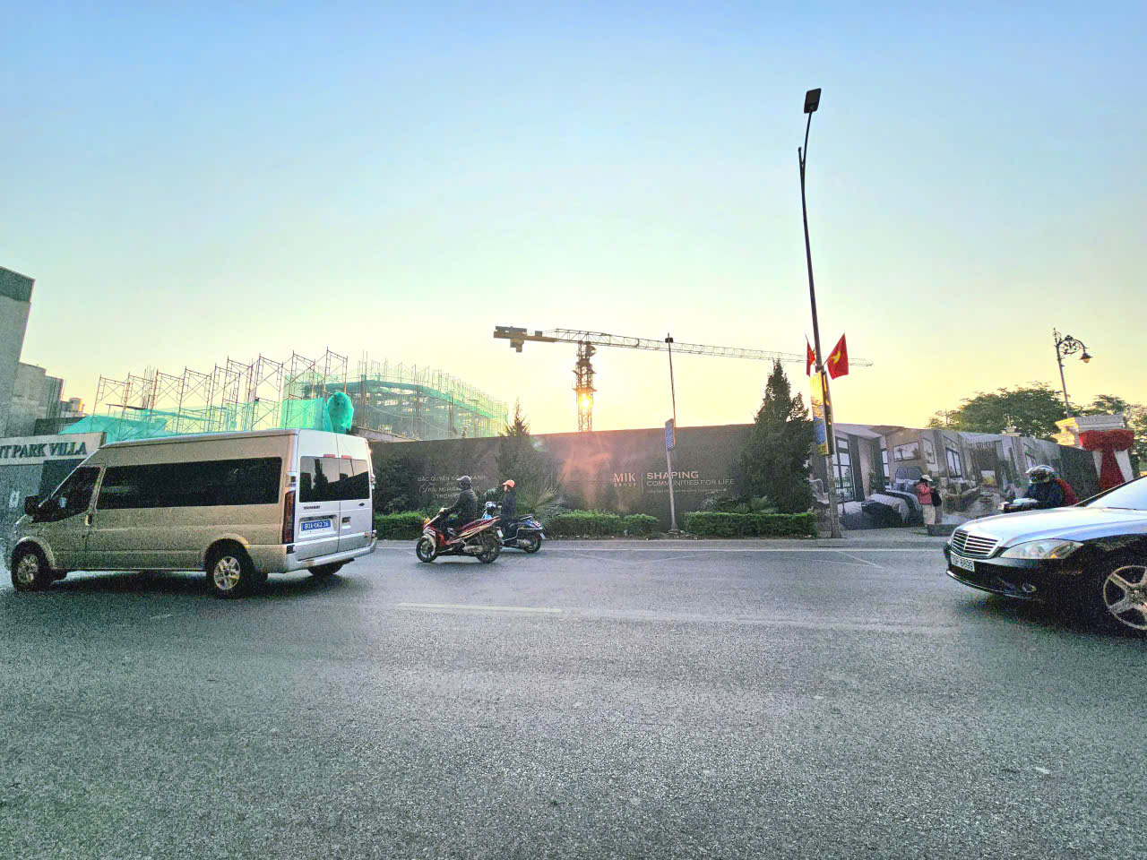 Bán nhà mặt phố Thạch Bàn, 5 tầng, DT 70m2, MT 5.4m, Đông Nam, tiện kinh doanh, VP