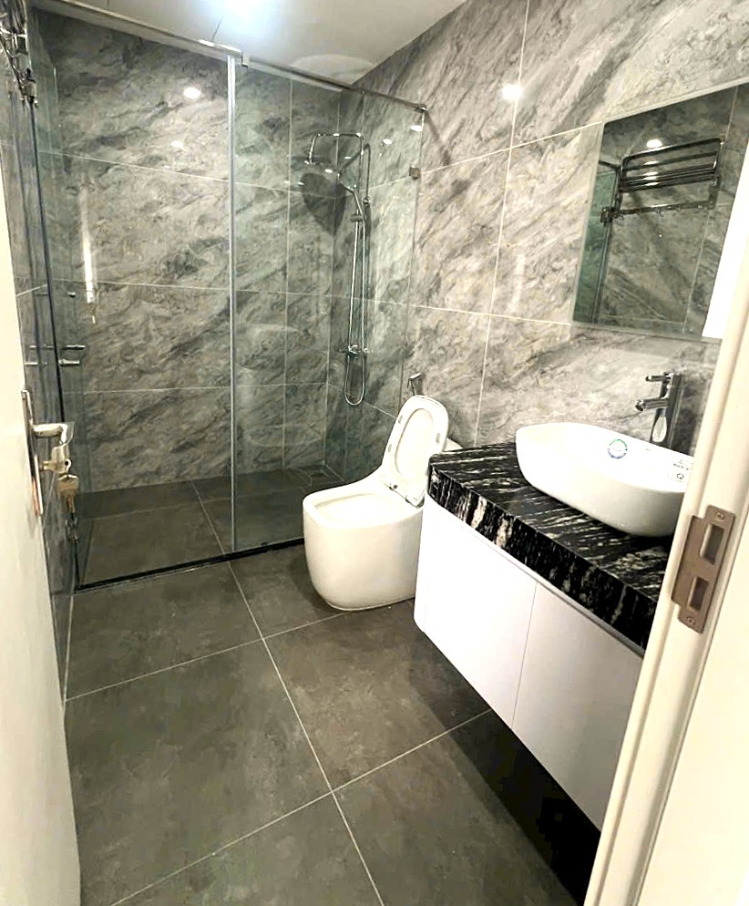 Bán nhà Ngõ 344 Ngọc Thụy, gần Trường Việt Pháp, 8 tầng, DT 51m2, MT 6m, thang máy, gara