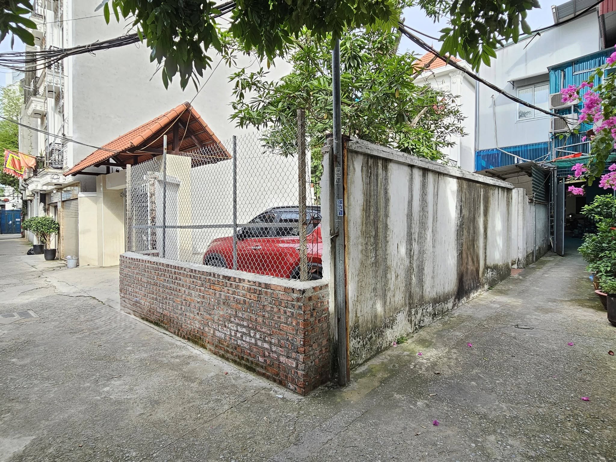 Bán đất phố Nguyễn Thời Trung, Thạch Bàn, DT 50m2, MT 4.5m, lô góc, ô tô vào nhà, 2026