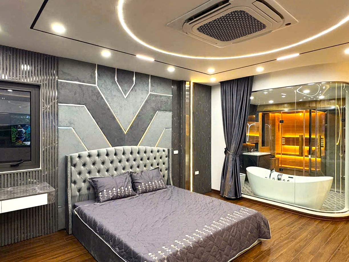 Bán nhà mặt ngõ phố Trạm, chân cầu Vĩnh Tuy, 8 tầng, DT 71m2, MT 5m, 4PN, tiện kinh doanh