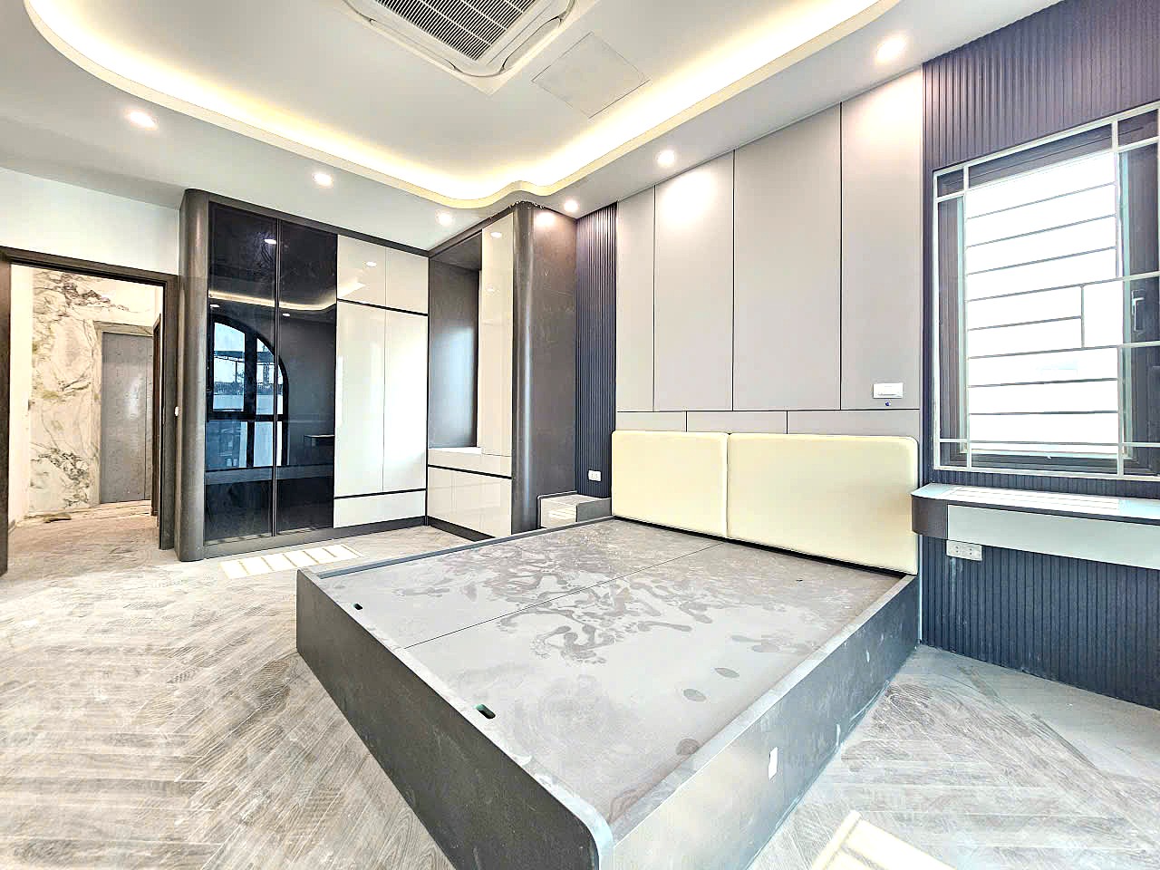 Bán nhà phân lô phố Cổ Linh, Thạch Bàn, 7 tầng, DT 40m2, MT 3.8m, 4PN, tiện kinh doanh