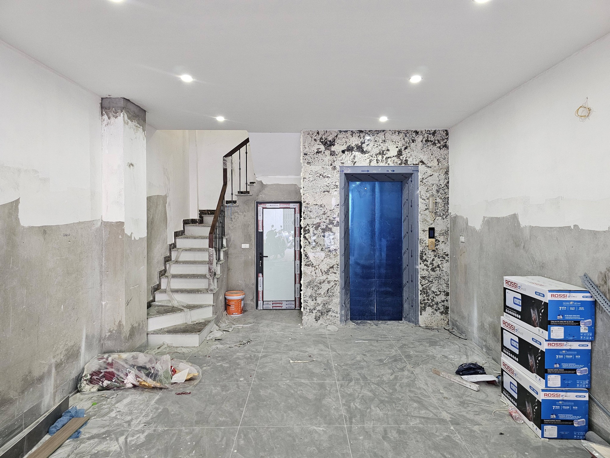 Bán nhà mặt ngõ Bát Khối, Cự Khối, 7 tầng, DT 72m2, MT 4.5m, 4PN, tiện kinh doanh, VP