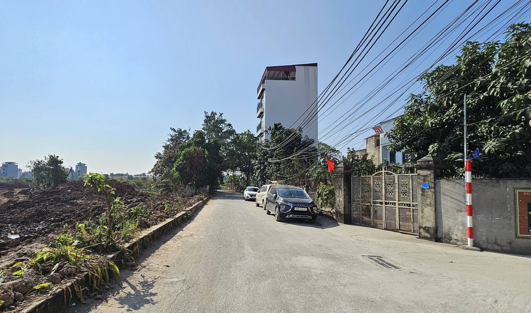 Bán nhà mặt hồ Cự Khối mới, 7 tầng, DT 58m2, MT 4.2m, có thang máy, tiện kinh doanh