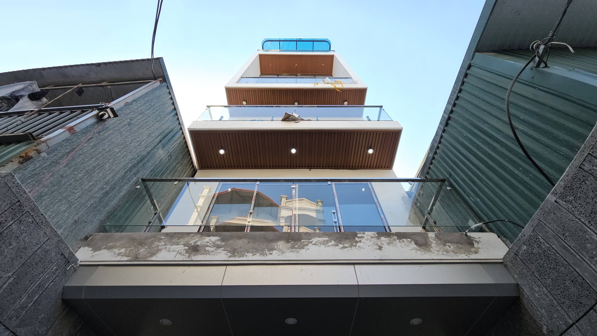 Bán nhà mặt ngõ Bát Khối, Cự Khối, 7 tầng, DT 72m2, MT 4.5m, 4PN, tiện kinh doanh, VP