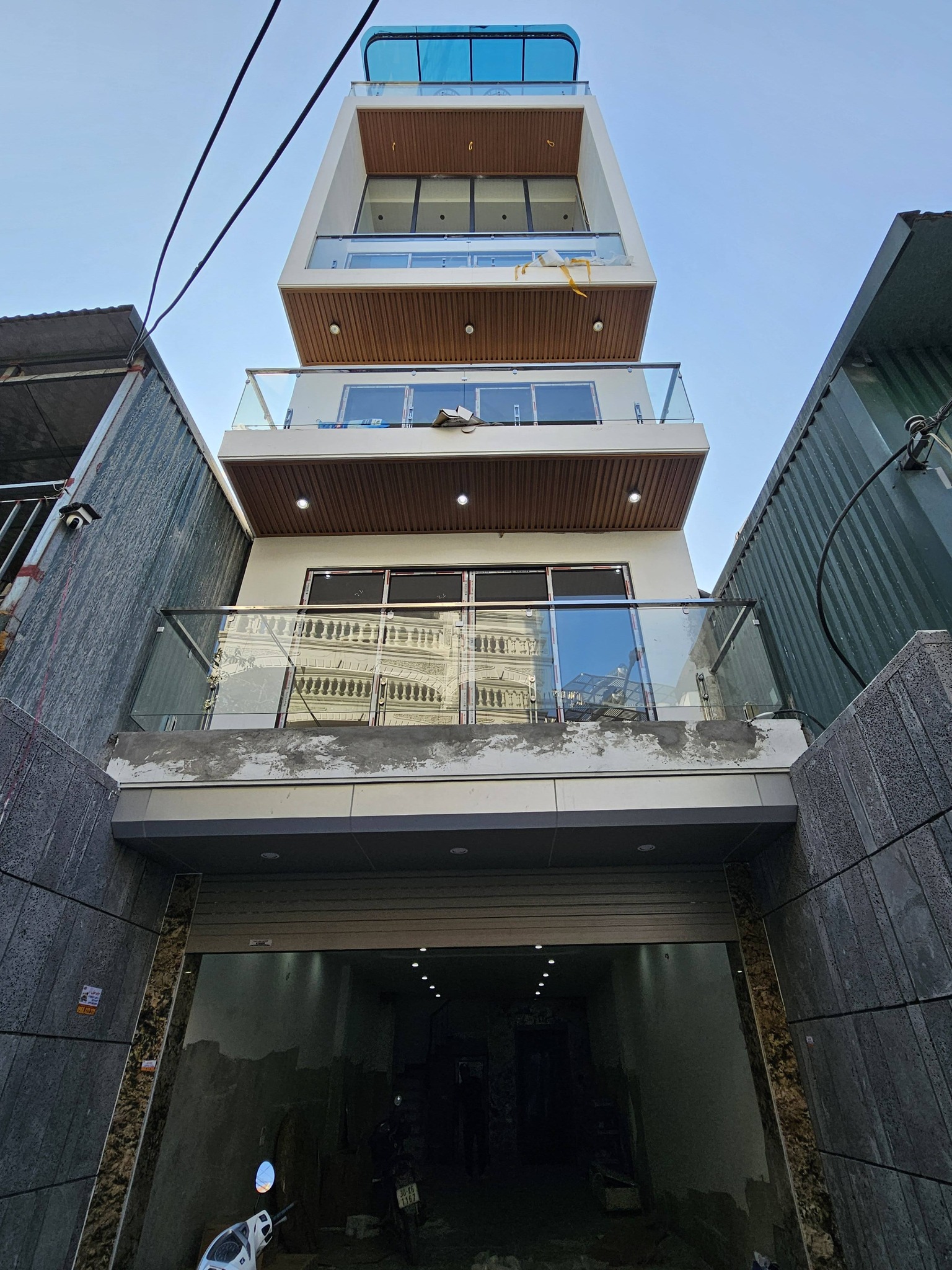 Bán nhà mặt ngõ Bát Khối, Cự Khối, 7 tầng, DT 72m2, MT 4.5m, 4PN, tiện kinh doanh, VP