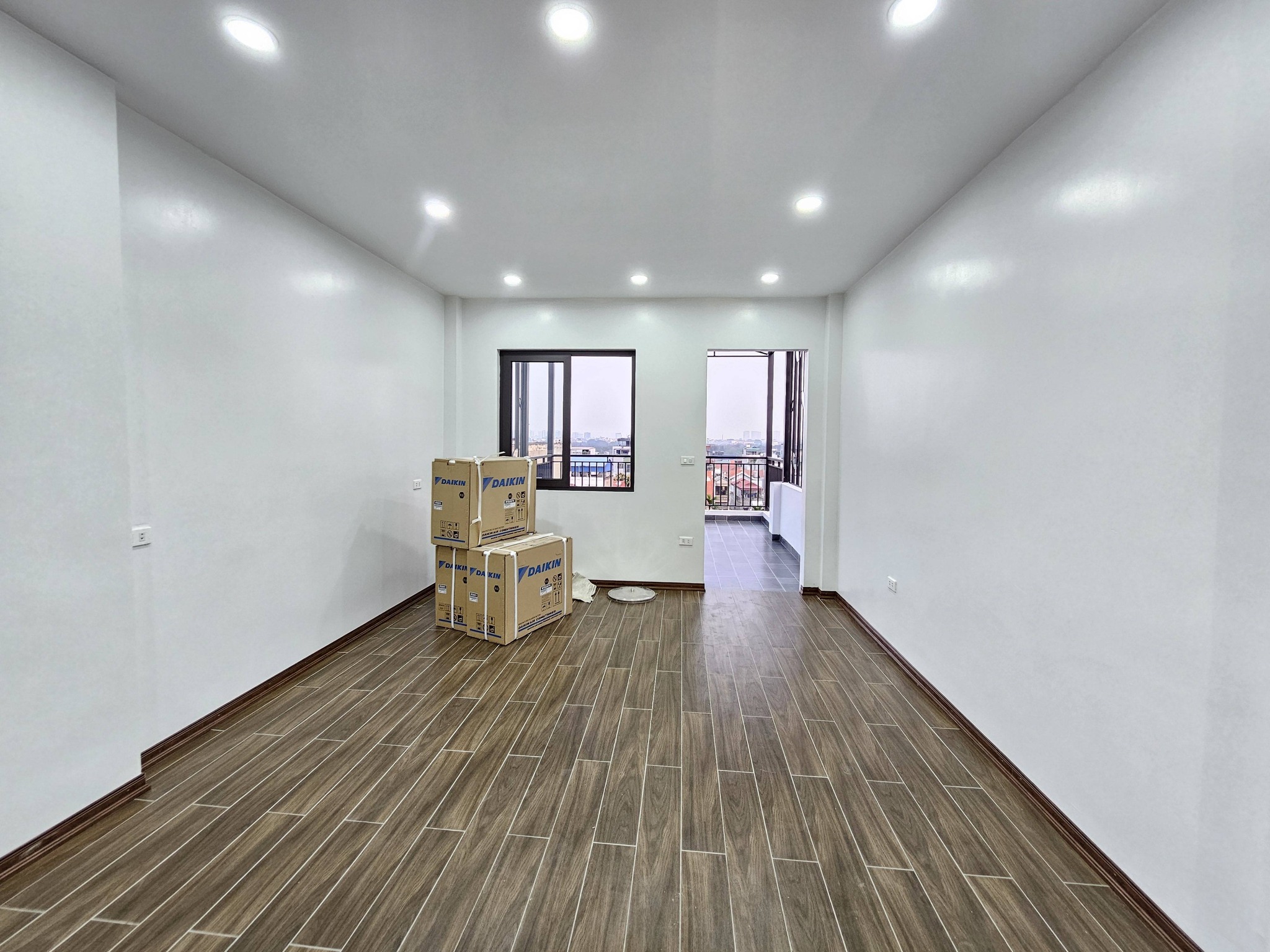 Bán nhà phố Nguyễn Văn Cừ, Gia Thụy, 7 tầng, DT 48m2, MT 4m, 4PN, thang máy, gara ô tô